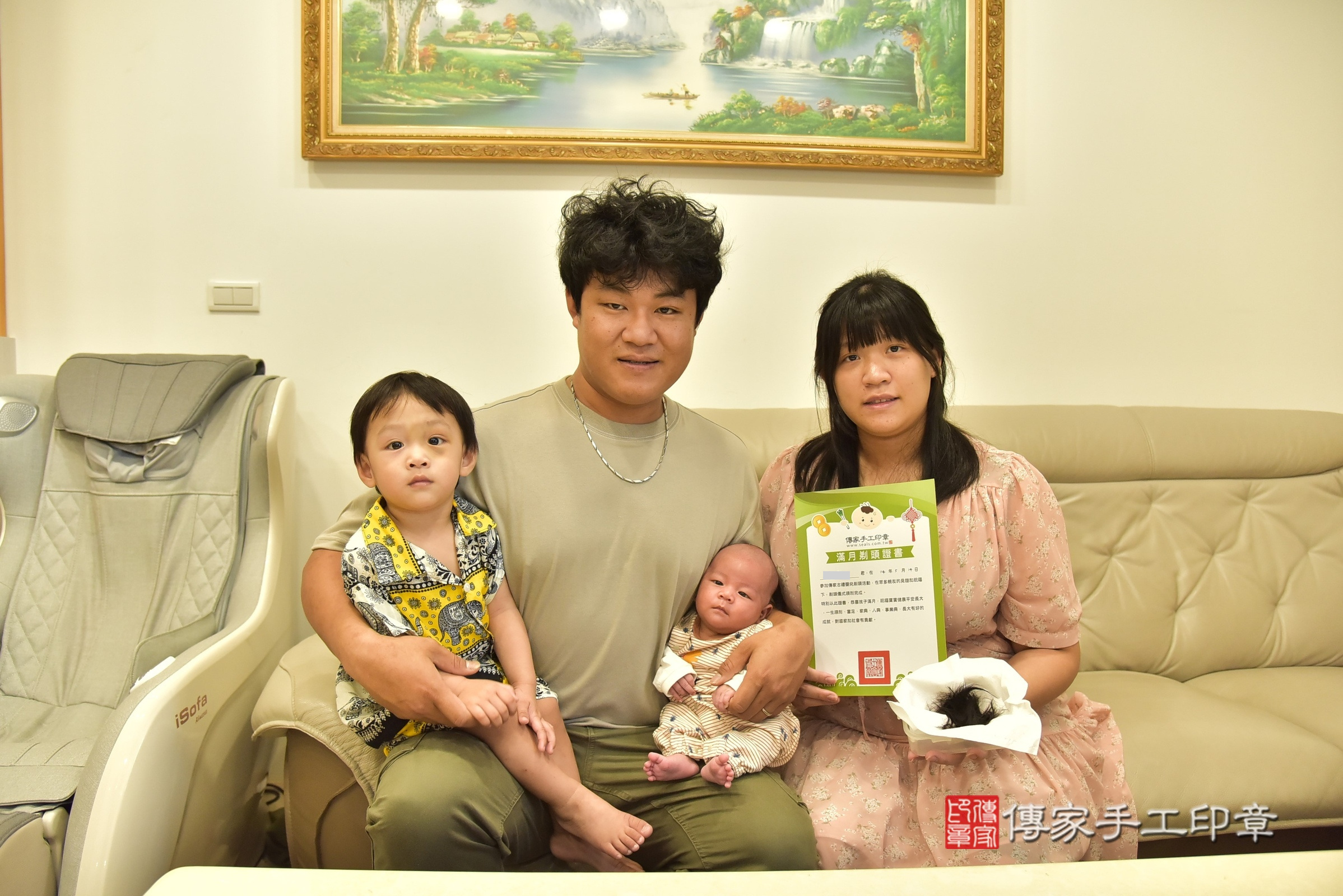 小鈞寶寶(新北市新莊區到府嬰兒小鈞寶寶滿月剃頭理髮、到府嬰兒剃胎毛儀式吉祥話)。到府剃頭剃胎毛主持、專業拍照、證書。★購買「臍帶章、肚臍章、胎毛筆刷印章」贈送：剃頭、收涎、抓周，三選一。2025.5.14，照片16