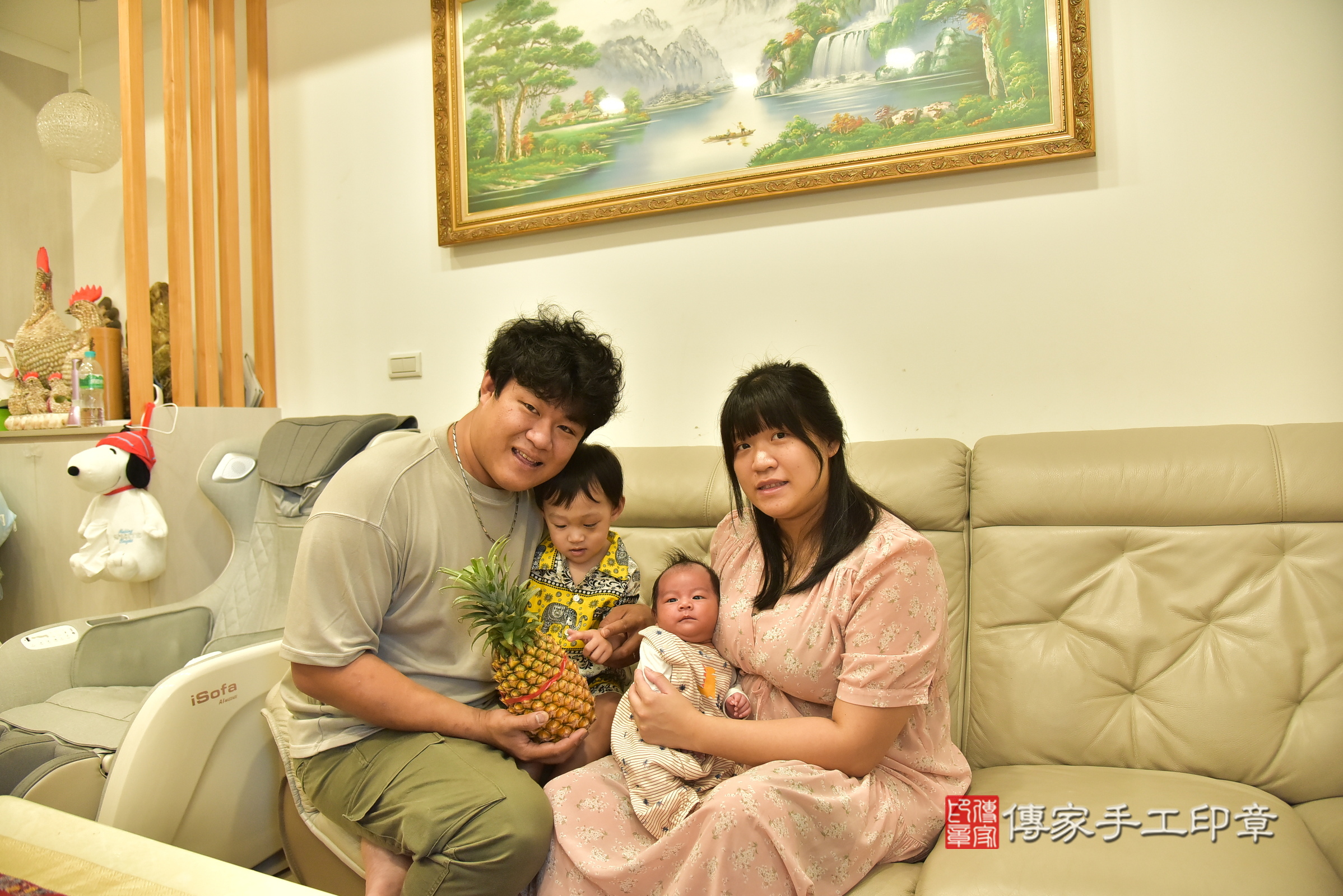 小鈞寶寶(新北市新莊區到府嬰兒小鈞寶寶滿月剃頭理髮、到府嬰兒剃胎毛儀式吉祥話)。到府剃頭剃胎毛主持、專業拍照、證書。★購買「臍帶章、肚臍章、胎毛筆刷印章」贈送：剃頭、收涎、抓周，三選一。2025.5.14，照片9