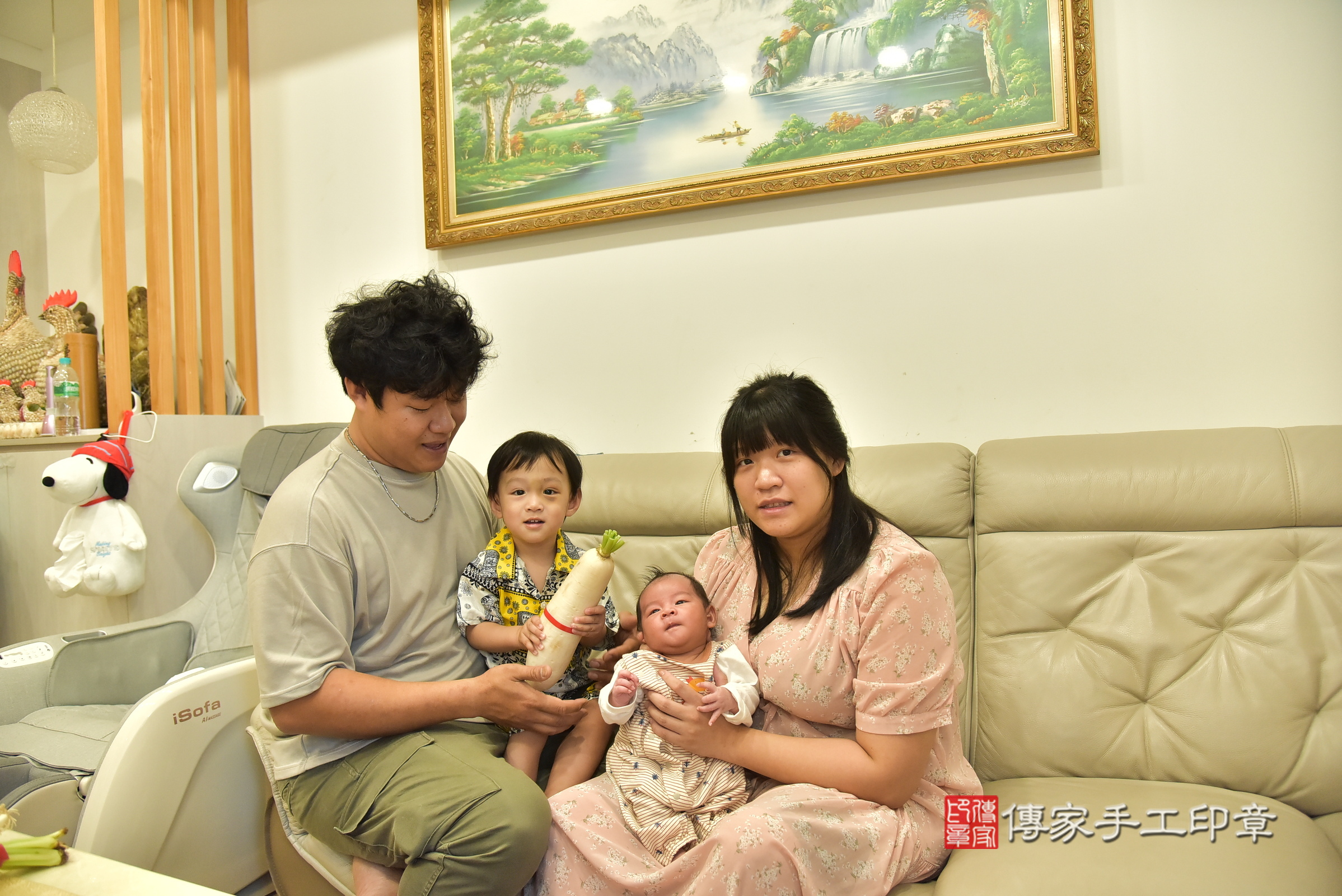 小鈞寶寶(新北市新莊區到府嬰兒小鈞寶寶滿月剃頭理髮、到府嬰兒剃胎毛儀式吉祥話)。到府剃頭剃胎毛主持、專業拍照、證書。★購買「臍帶章、肚臍章、胎毛筆刷印章」贈送：剃頭、收涎、抓周，三選一。2025.5.14，照片8