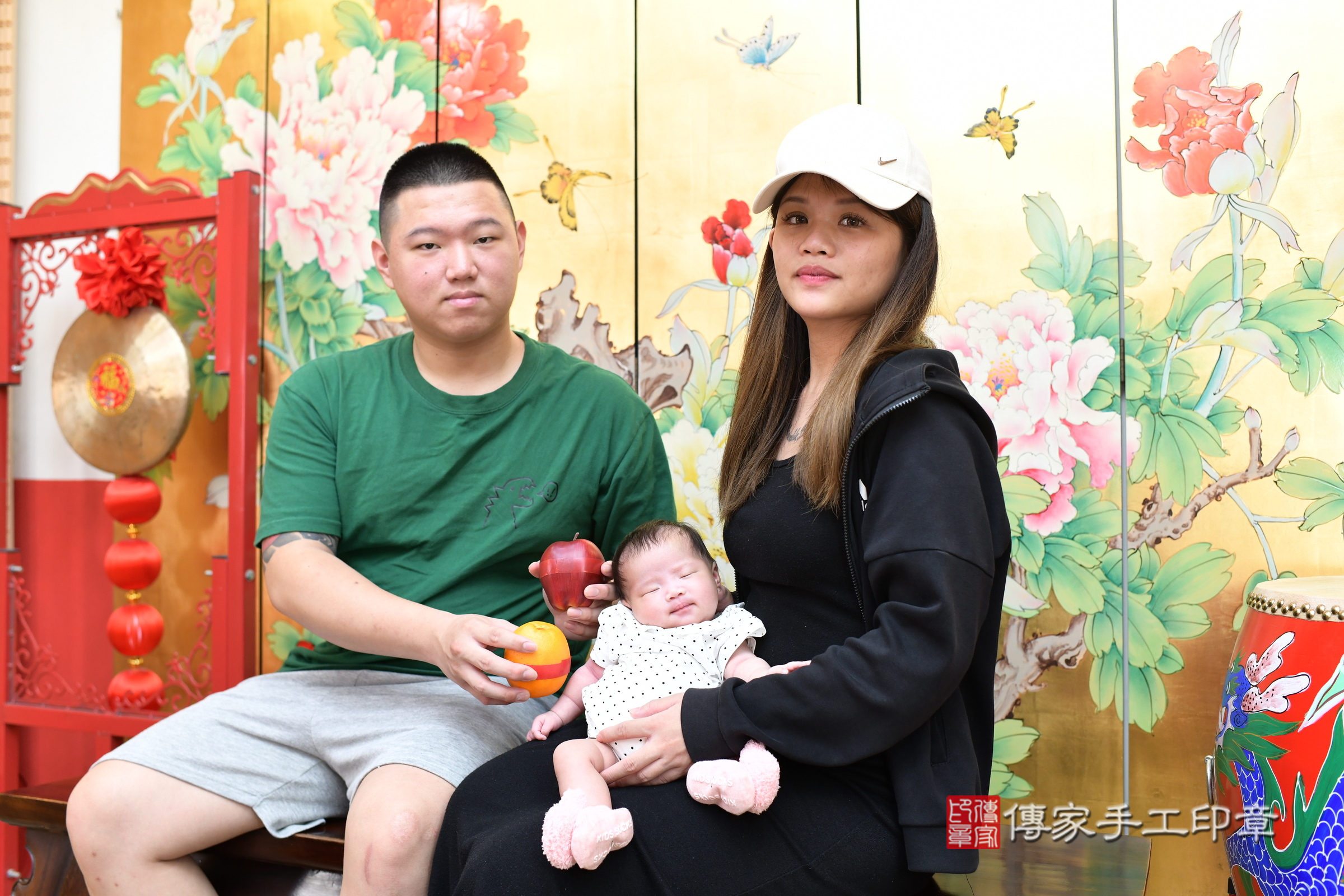 希希寶寶(新北市永和區嬰兒寶寶滿月剃頭理髮、嬰兒剃胎毛儀式吉祥話)。中國風會場，爸媽寶貝穿「日中韓」古裝禮服。專業拍照、證書。★購買「臍帶章、肚臍章、胎毛筆刷印章」贈送：剃頭、收涎、抓周，三選一。2025.5.20，照片10