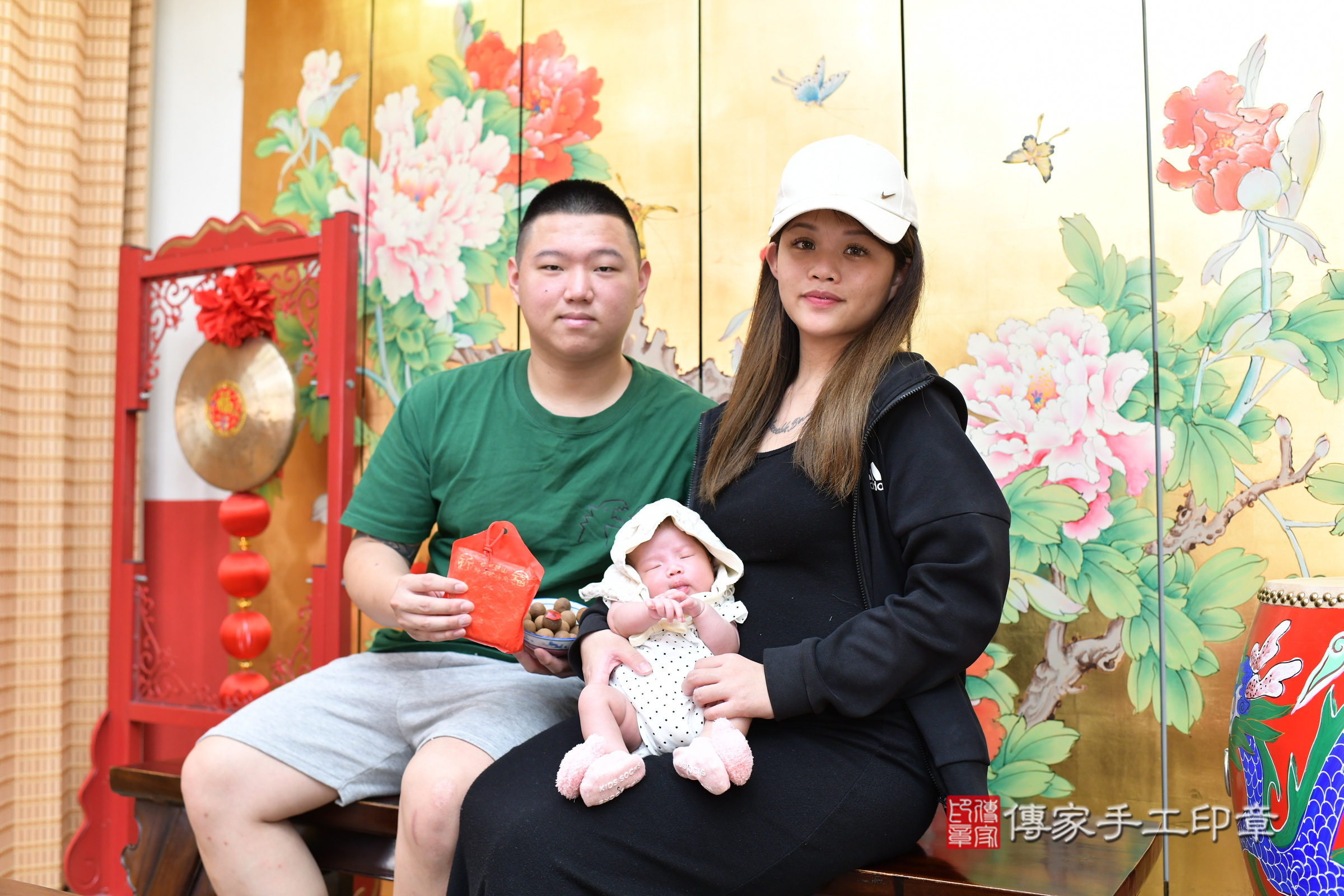 希希寶寶(新北市永和區嬰兒寶寶滿月剃頭理髮、嬰兒剃胎毛儀式吉祥話)。中國風會場，爸媽寶貝穿「日中韓」古裝禮服。專業拍照、證書。★購買「臍帶章、肚臍章、胎毛筆刷印章」贈送：剃頭、收涎、抓周，三選一。2025.5.20，照片6