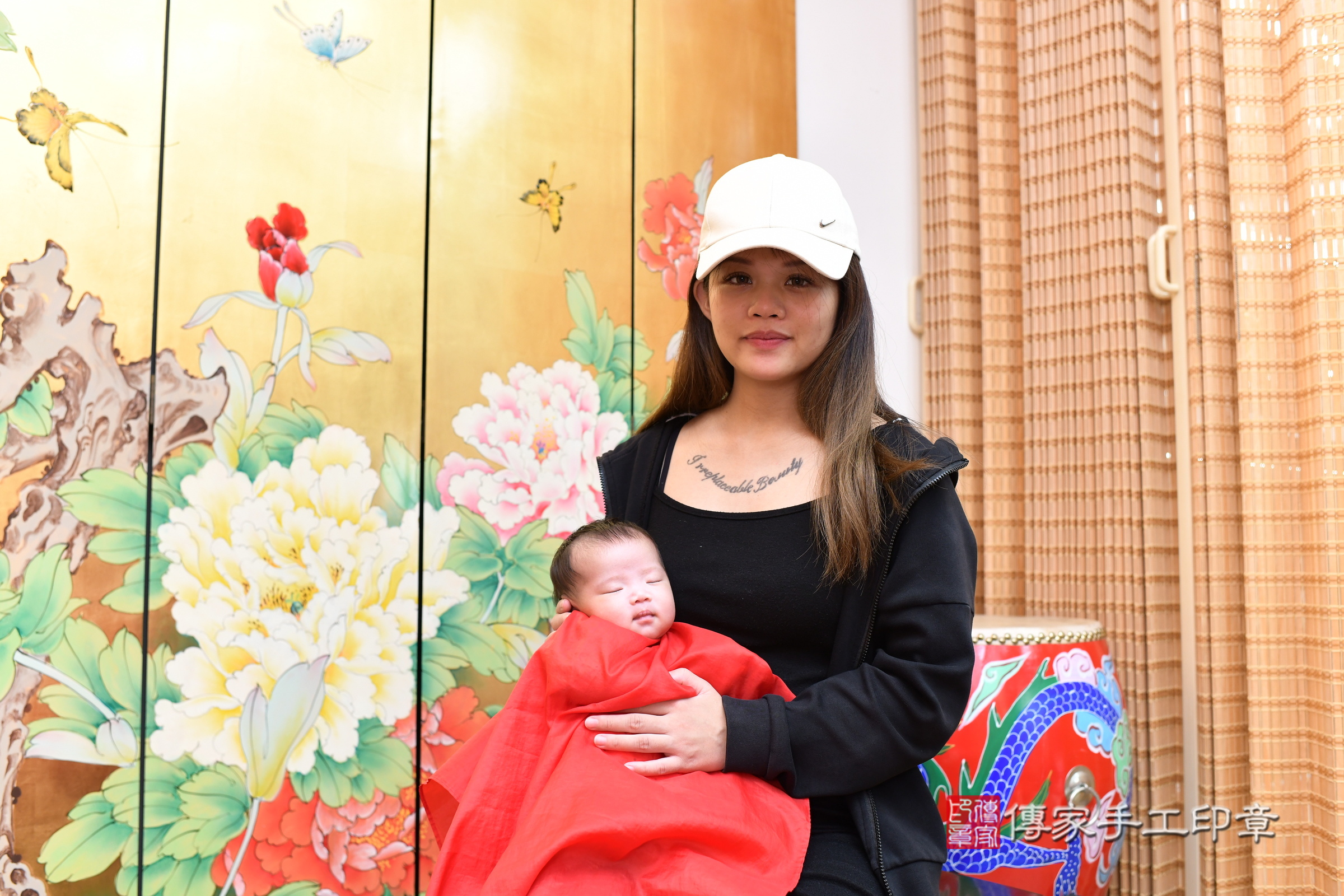 希希寶寶(新北市永和區嬰兒寶寶滿月剃頭理髮、嬰兒剃胎毛儀式吉祥話)。中國風會場，爸媽寶貝穿「日中韓」古裝禮服。專業拍照、證書。★購買「臍帶章、肚臍章、胎毛筆刷印章」贈送：剃頭、收涎、抓周，三選一。2025.5.20，照片15