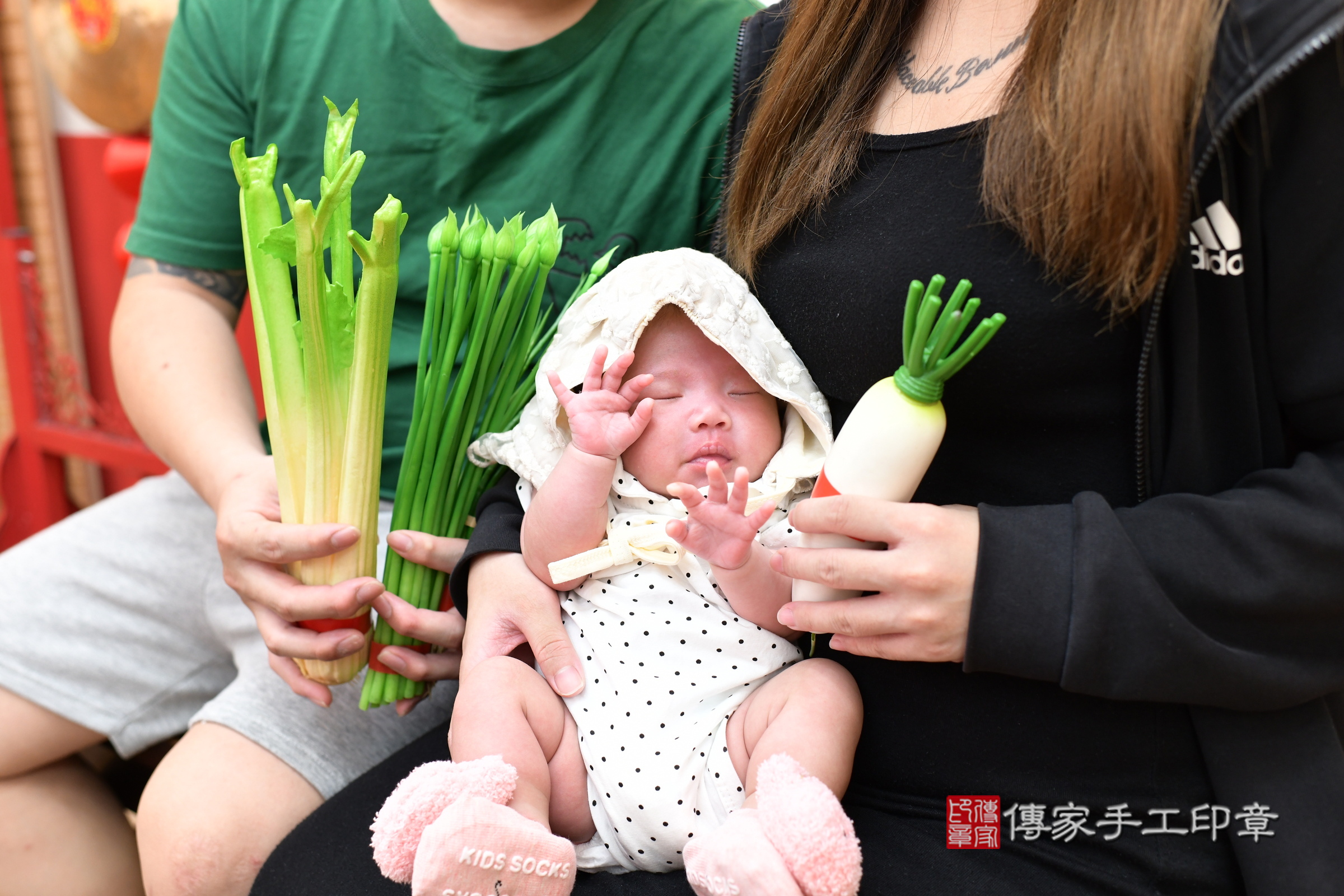 希希寶寶(新北市永和區嬰兒寶寶滿月剃頭理髮、嬰兒剃胎毛儀式吉祥話)。中國風會場，爸媽寶貝穿「日中韓」古裝禮服。專業拍照、證書。★購買「臍帶章、肚臍章、胎毛筆刷印章」贈送：剃頭、收涎、抓周，三選一。2025.5.20，照片8
