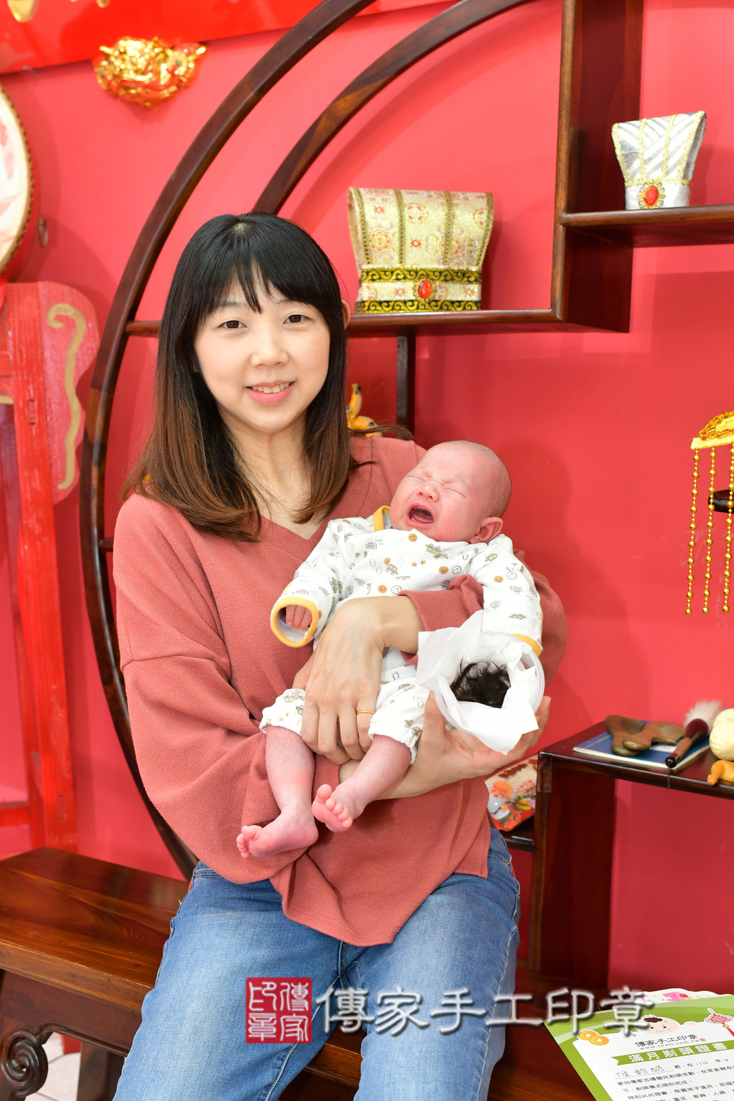 皓皓寶寶(台中市北區嬰兒寶寶滿月剃頭理髮、嬰兒剃胎毛儀式吉祥話)。中國風會場，爸媽寶貝穿「日中韓」古裝禮服。專業拍照、證書。★購買「臍帶章、肚臍章、胎毛筆刷印章」贈送：剃頭、收涎、抓周，三選一。2025.2.20，照片22