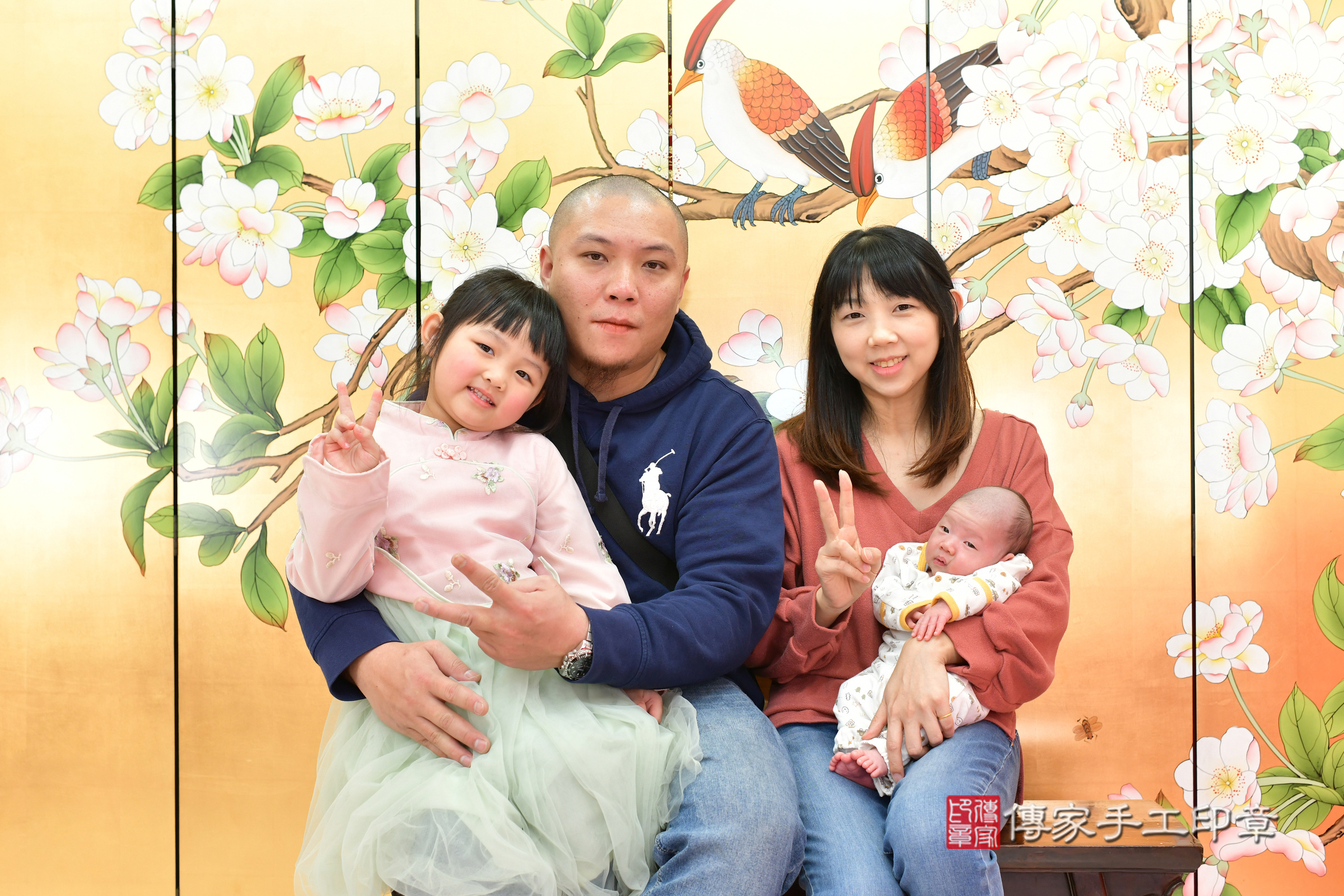 皓皓寶寶(台中市北區嬰兒寶寶滿月剃頭理髮、嬰兒剃胎毛儀式吉祥話)。中國風會場，爸媽寶貝穿「日中韓」古裝禮服。專業拍照、證書。★購買「臍帶章、肚臍章、胎毛筆刷印章」贈送：剃頭、收涎、抓周，三選一。2025.2.20，照片4
