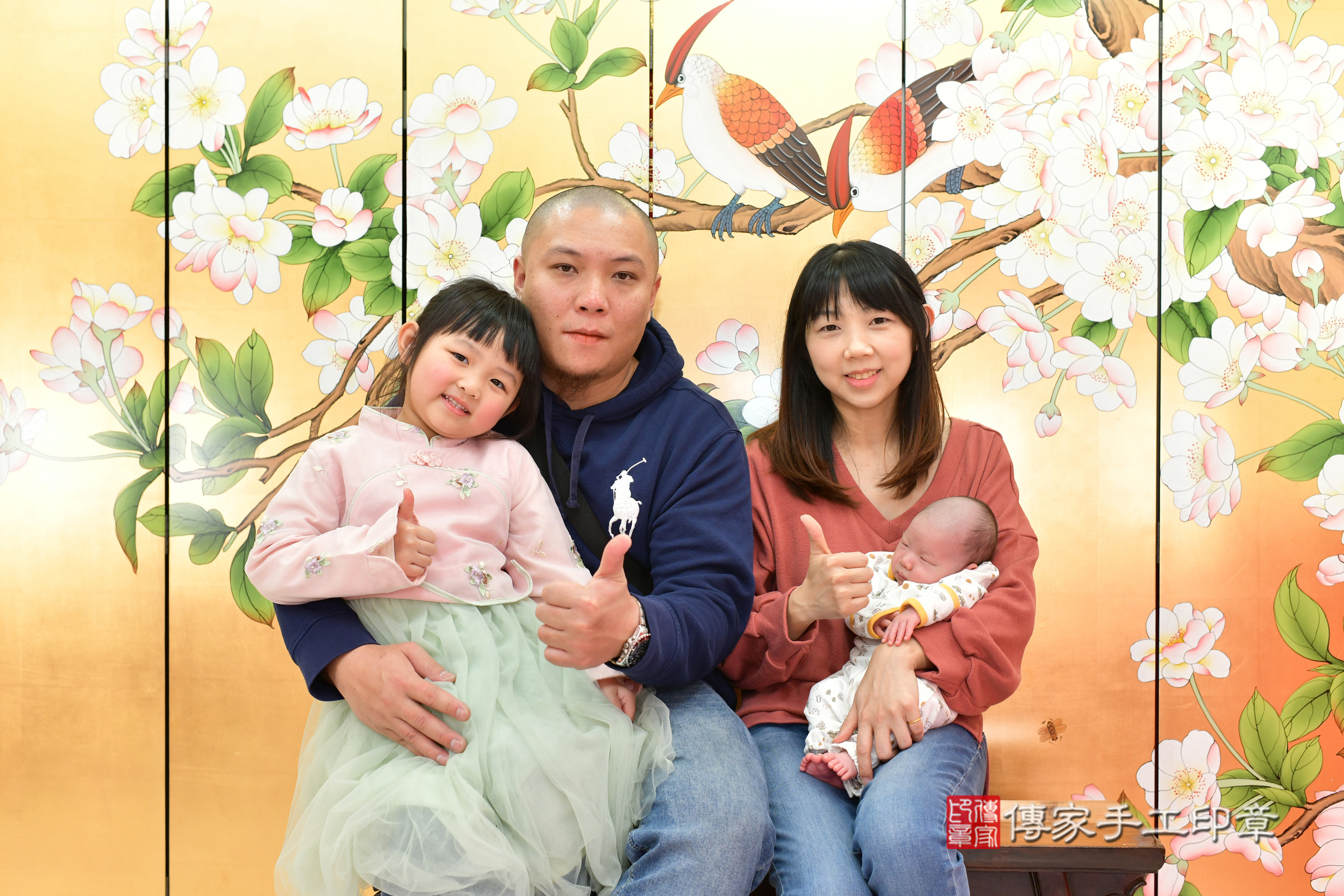 皓皓寶寶(台中市北區嬰兒寶寶滿月剃頭理髮、嬰兒剃胎毛儀式吉祥話)。中國風會場，爸媽寶貝穿「日中韓」古裝禮服。專業拍照、證書。★購買「臍帶章、肚臍章、胎毛筆刷印章」贈送：剃頭、收涎、抓周，三選一。2025.2.20，照片5