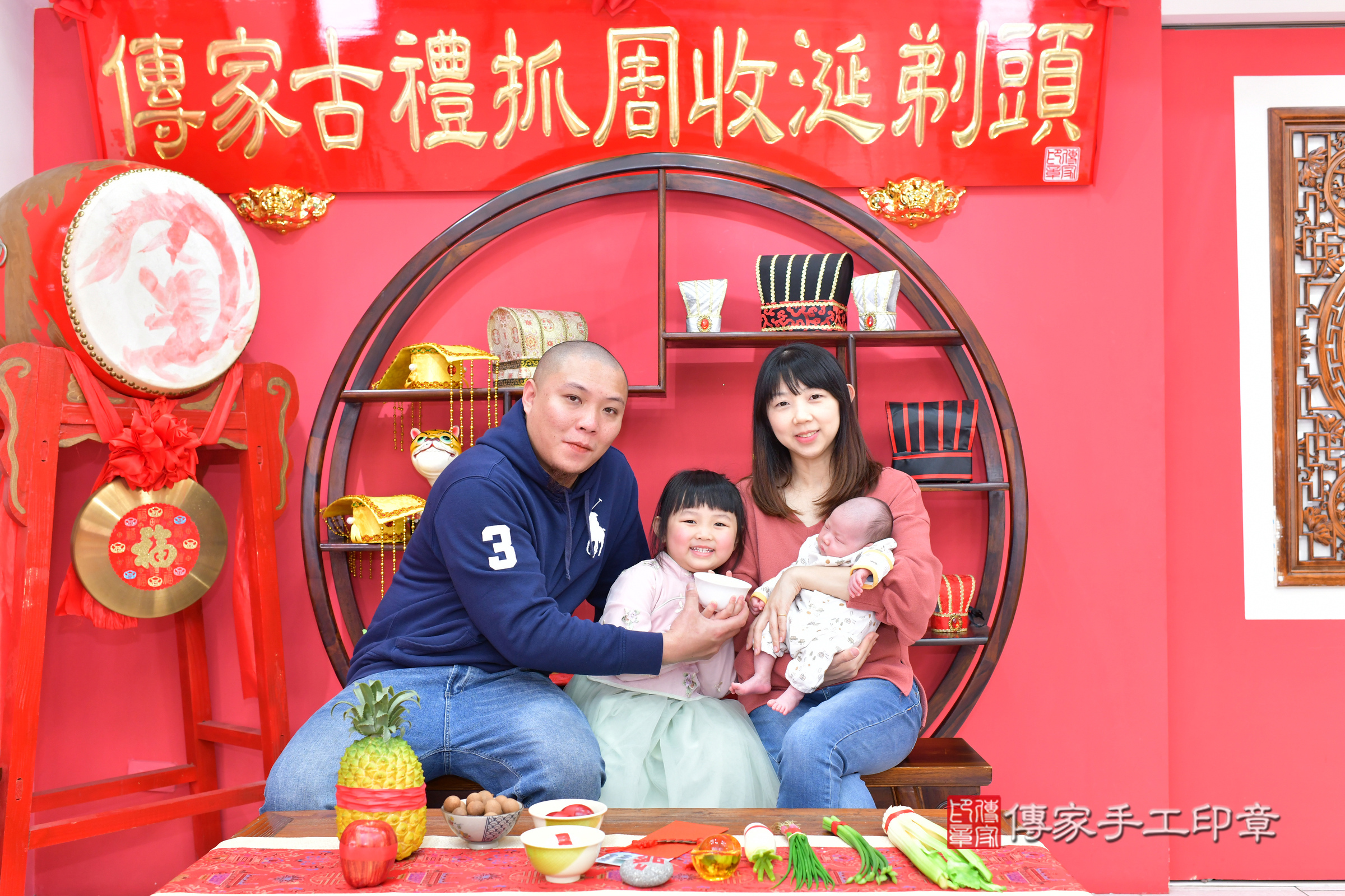 皓皓寶寶(台中市北區嬰兒寶寶滿月剃頭理髮、嬰兒剃胎毛儀式吉祥話)。中國風會場，爸媽寶貝穿「日中韓」古裝禮服。專業拍照、證書。★購買「臍帶章、肚臍章、胎毛筆刷印章」贈送：剃頭、收涎、抓周，三選一。2025.2.20，照片13
