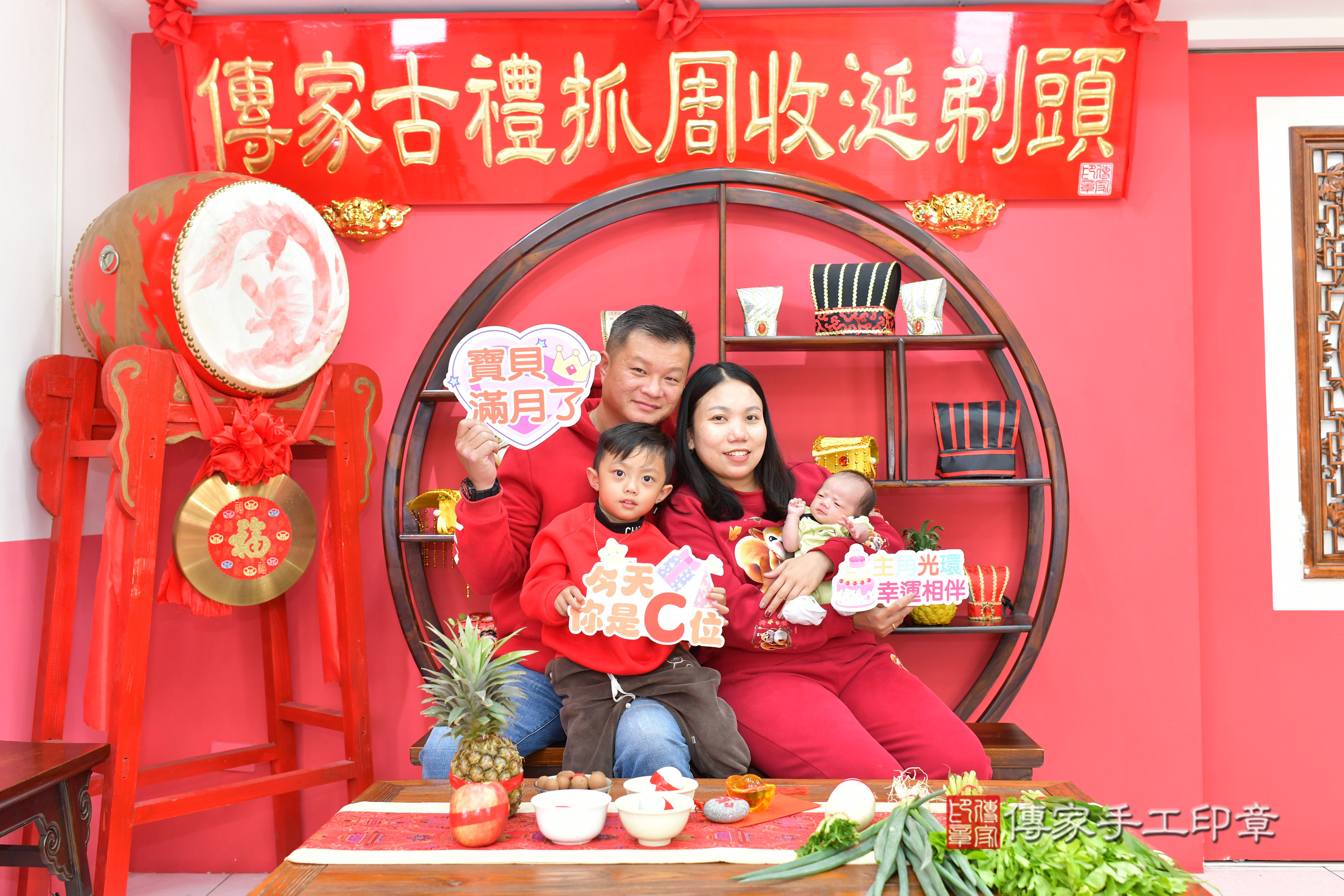 小瑩寶寶(台中市北區嬰兒寶寶滿月剃頭理髮、嬰兒剃胎毛儀式吉祥話)。中國風會場，爸媽寶貝穿「日中韓」古裝禮服。專業拍照、證書。★購買「臍帶章、肚臍章、胎毛筆刷印章」贈送：剃頭、收涎、抓周，三選一。2025.2.21，照片5
