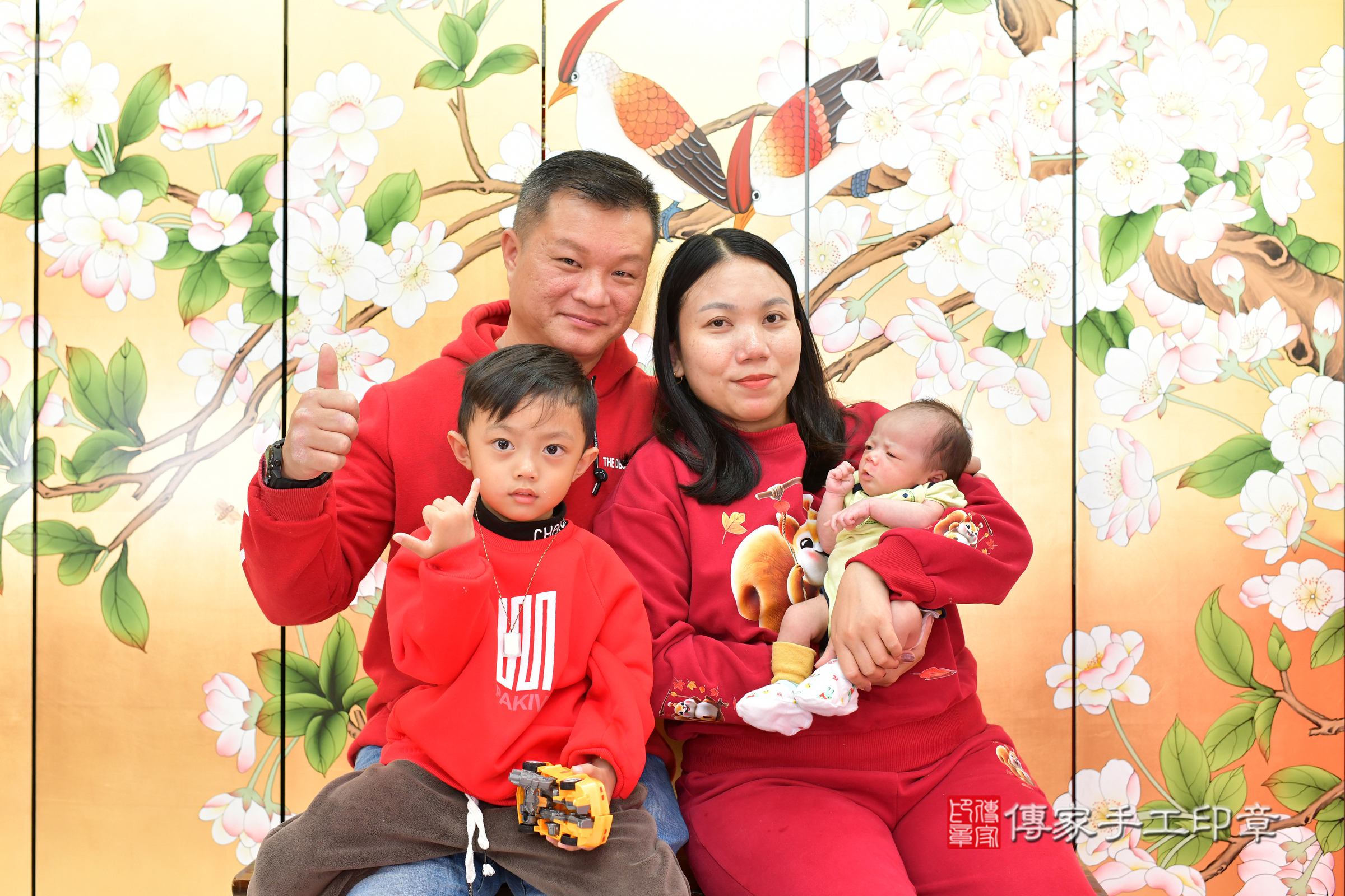 小瑩寶寶(台中市北區嬰兒寶寶滿月剃頭理髮、嬰兒剃胎毛儀式吉祥話)。中國風會場，爸媽寶貝穿「日中韓」古裝禮服。專業拍照、證書。★購買「臍帶章、肚臍章、胎毛筆刷印章」贈送：剃頭、收涎、抓周，三選一。2025.2.21，照片2