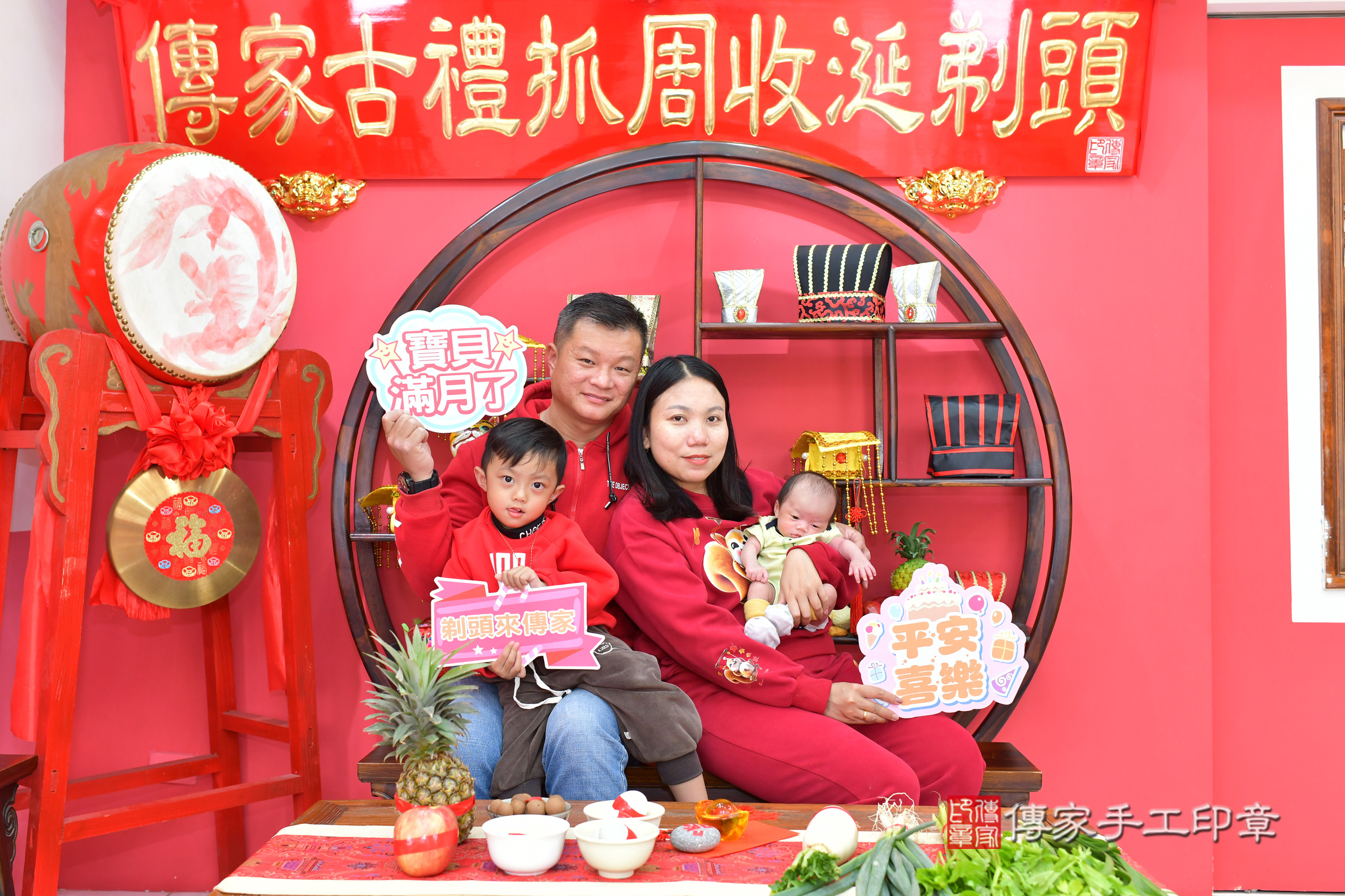 小瑩寶寶(台中市北區嬰兒寶寶滿月剃頭理髮、嬰兒剃胎毛儀式吉祥話)。中國風會場，爸媽寶貝穿「日中韓」古裝禮服。專業拍照、證書。★購買「臍帶章、肚臍章、胎毛筆刷印章」贈送：剃頭、收涎、抓周，三選一。2025.2.21，照片6