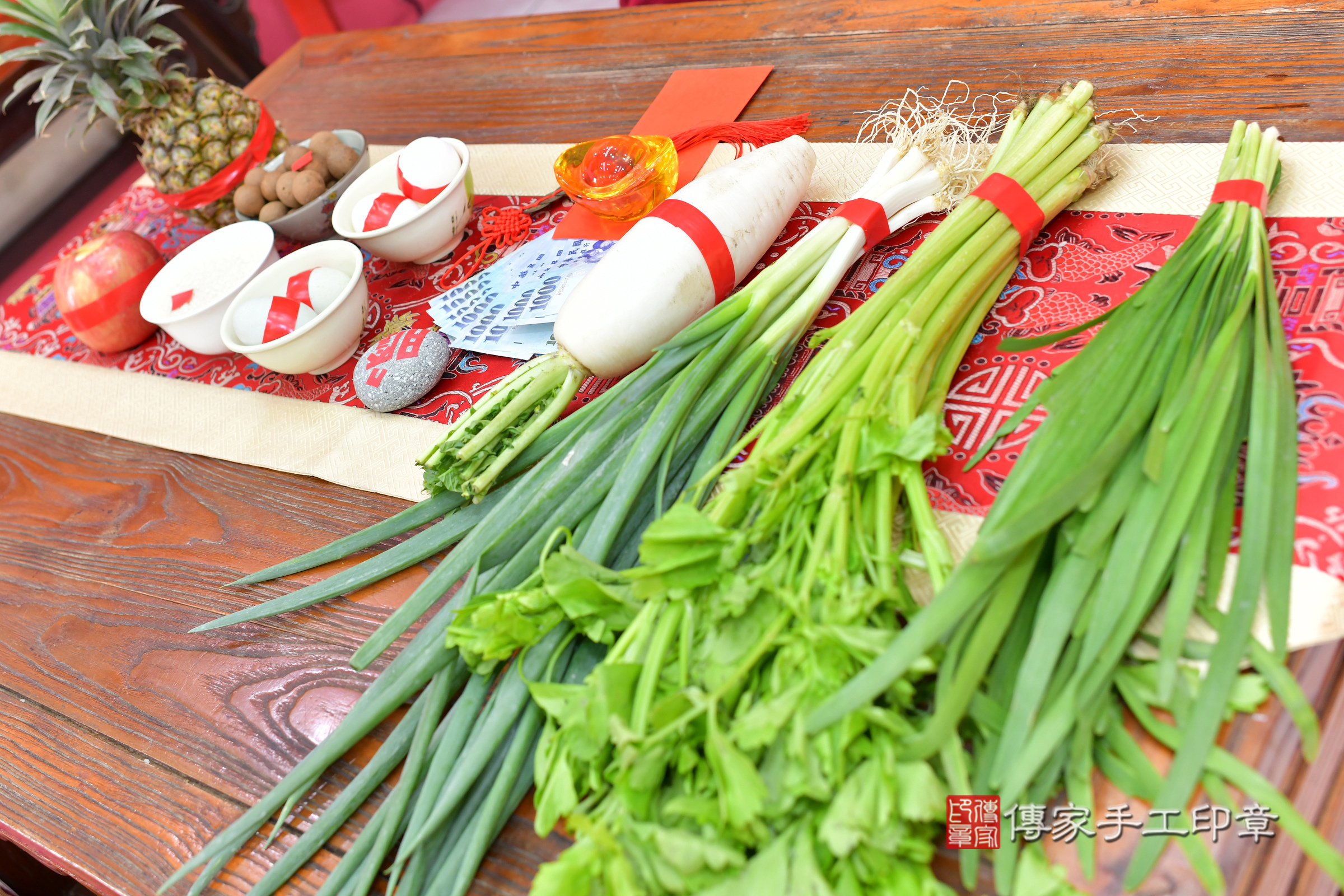 小瑩寶寶(台中市北區嬰兒寶寶滿月剃頭理髮、嬰兒剃胎毛儀式吉祥話)。中國風會場，爸媽寶貝穿「日中韓」古裝禮服。專業拍照、證書。★購買「臍帶章、肚臍章、胎毛筆刷印章」贈送：剃頭、收涎、抓周，三選一。2025.2.21，照片9