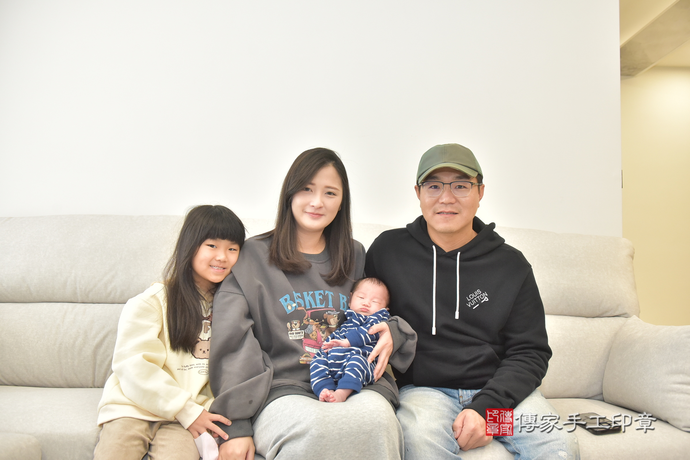 昊昊寶寶(斗六市到府嬰兒昊昊寶寶滿月剃頭理髮、到府嬰兒剃胎毛儀式吉祥話)。到府剃頭剃胎毛主持、專業拍照、證書。★購買「臍帶章、肚臍章、胎毛筆刷印章」贈送：剃頭、收涎、抓周，三選一。2025.2.23，照片1