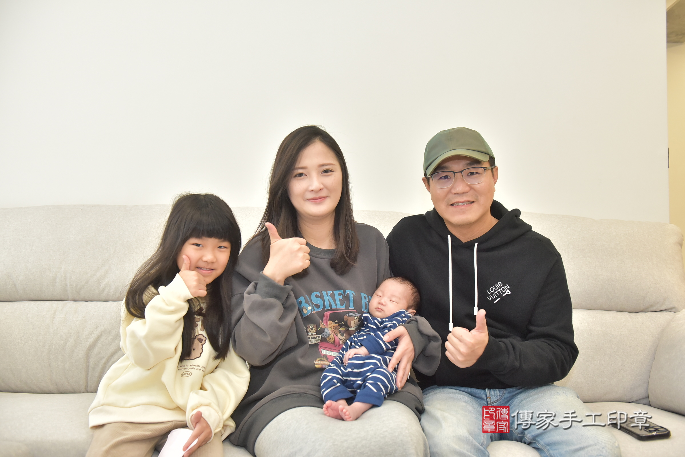 昊昊寶寶(斗六市到府嬰兒昊昊寶寶滿月剃頭理髮、到府嬰兒剃胎毛儀式吉祥話)。到府剃頭剃胎毛主持、專業拍照、證書。★購買「臍帶章、肚臍章、胎毛筆刷印章」贈送：剃頭、收涎、抓周，三選一。2025.2.23，照片4