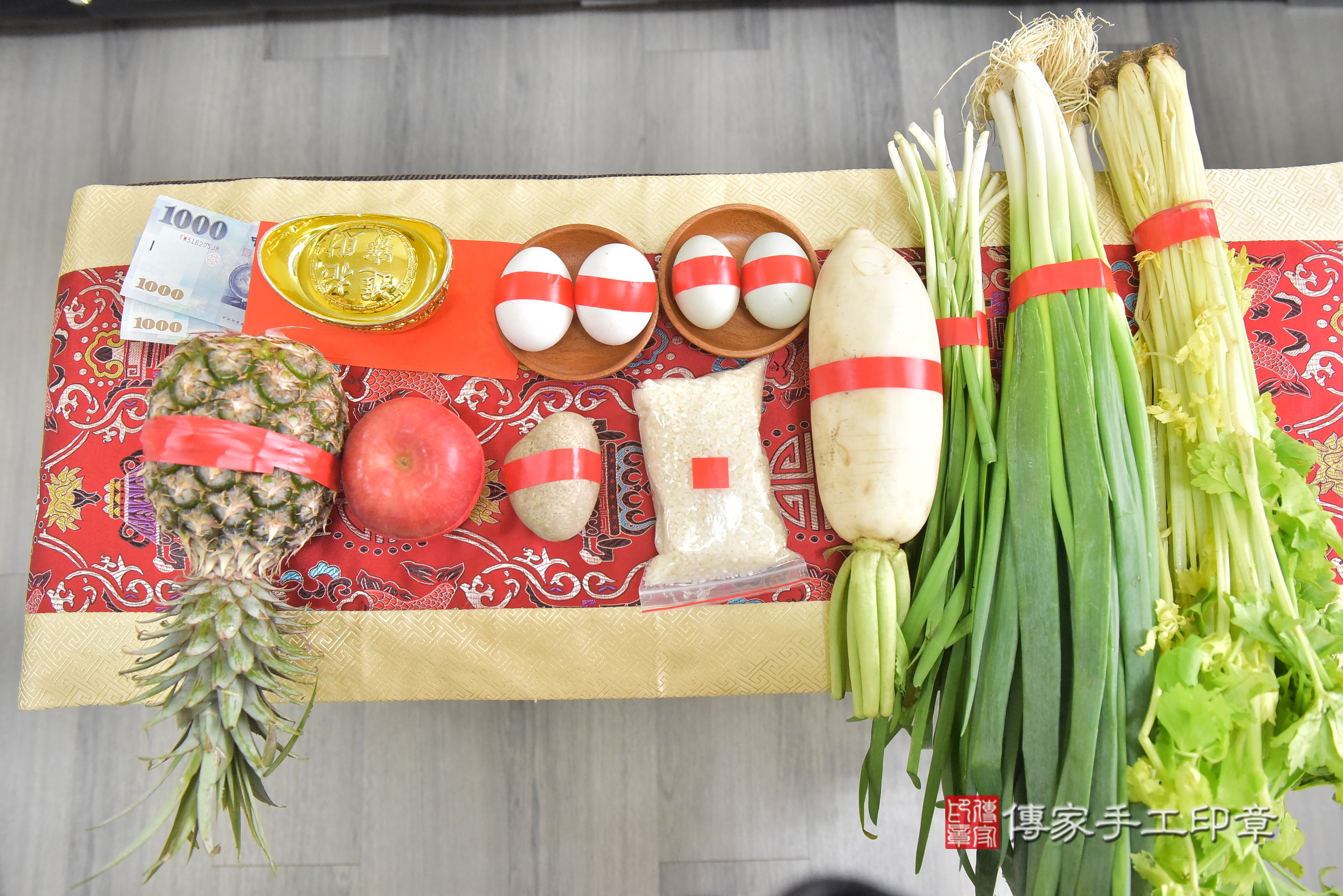 小璟寶寶(台中市西屯區到府嬰兒小璟寶寶滿月剃頭理髮、到府嬰兒剃胎毛儀式吉祥話)。到府剃頭剃胎毛主持、專業拍照、證書。★購買「臍帶章、肚臍章、胎毛筆刷印章」贈送：剃頭、收涎、抓周，三選一。2025.2.23，照片6