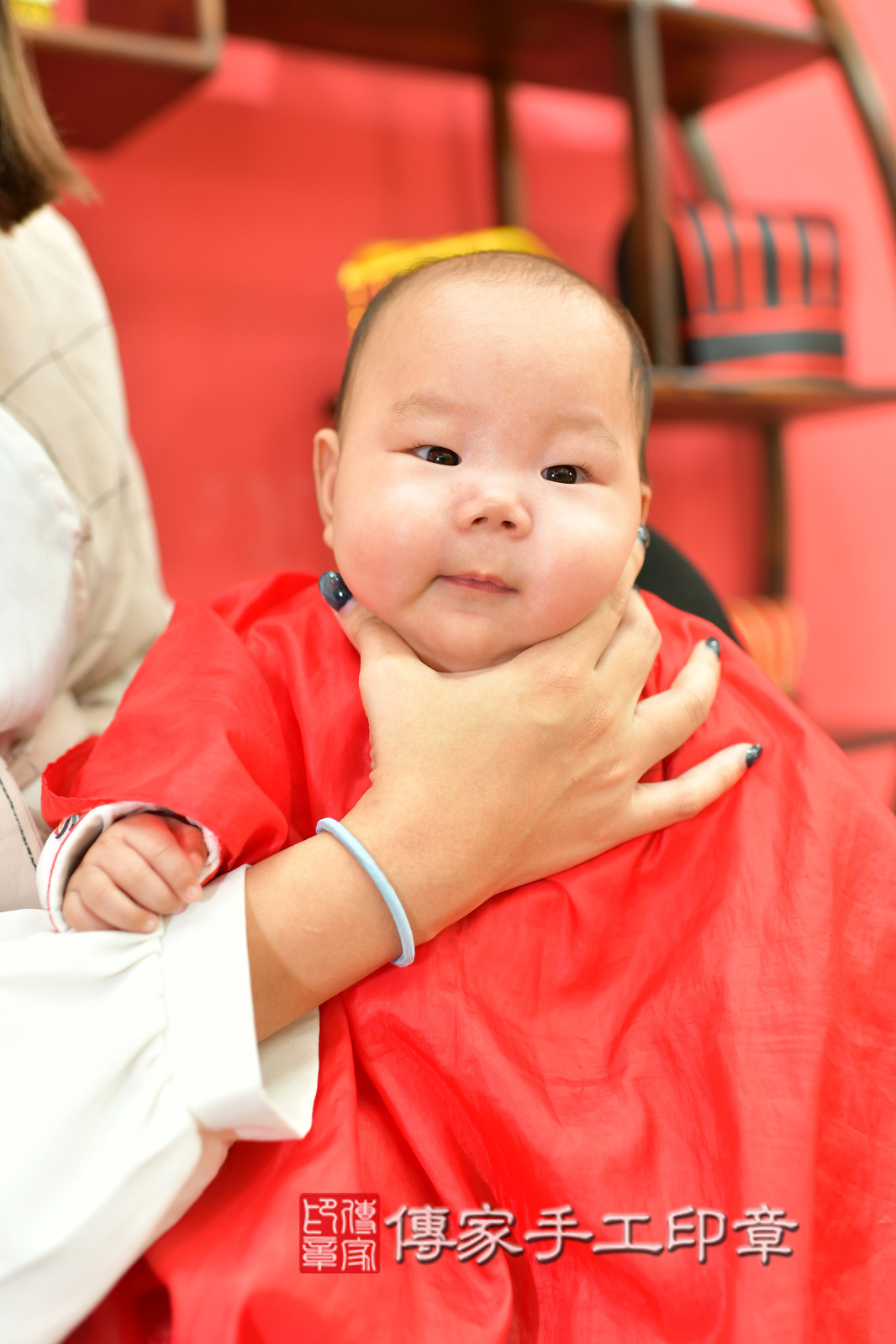小義寶寶(台中市北區嬰兒寶寶滿月剃頭理髮、嬰兒剃胎毛儀式吉祥話)。中國風會場，爸媽寶貝穿「日中韓」古裝禮服。專業拍照、證書。★購買「臍帶章、肚臍章、胎毛筆刷印章」贈送：剃頭、收涎、抓周，三選一。2025.2.23，照片14