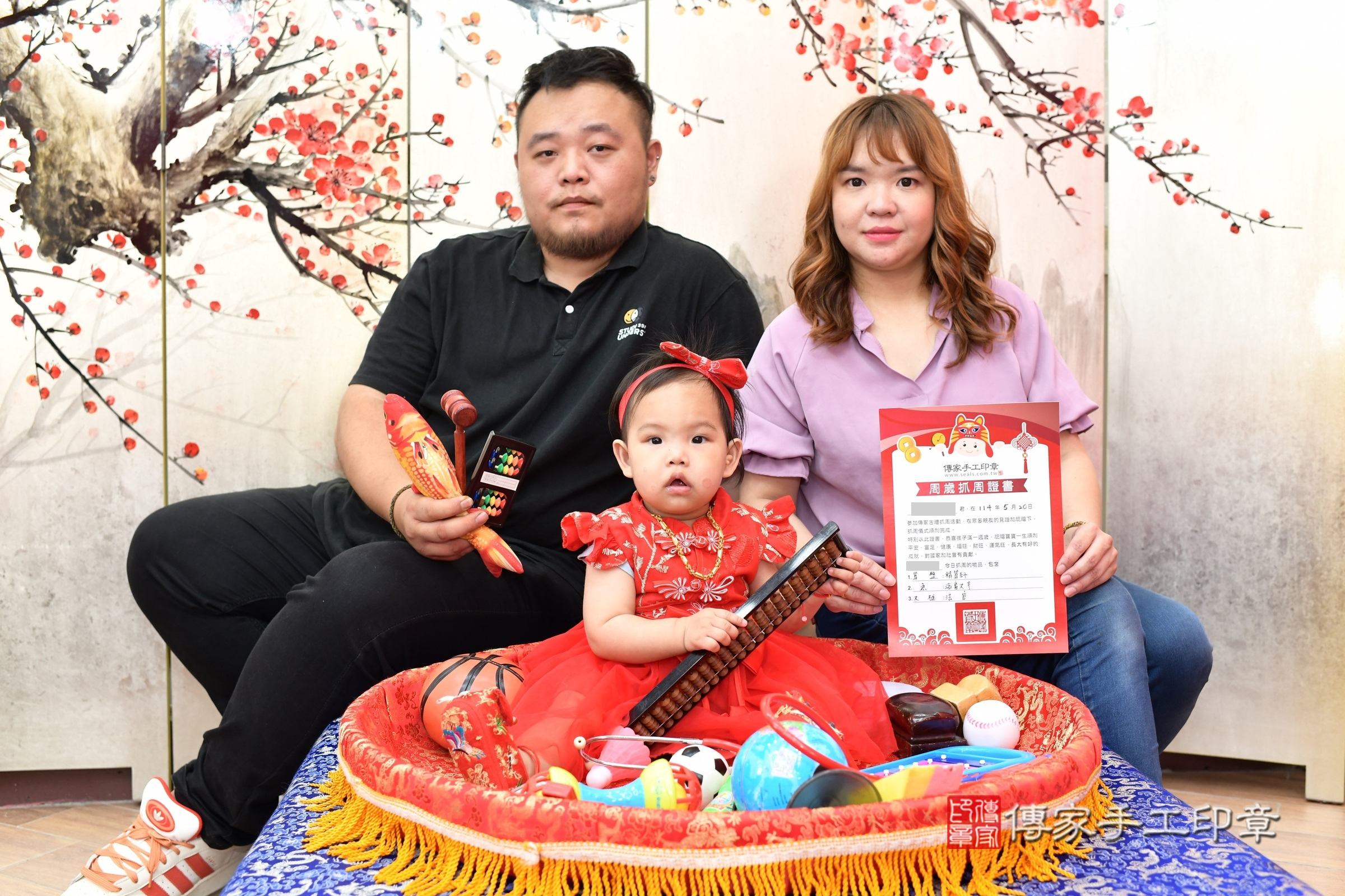 新北市永和區禎禎寶寶抓周推薦：傳家新北店抓周度脺中國風會場，嬰兒古禮抓周流程儀式吉祥話、抓周道具物品24種、拍照。抓周證書。2025.5.20，照片16
