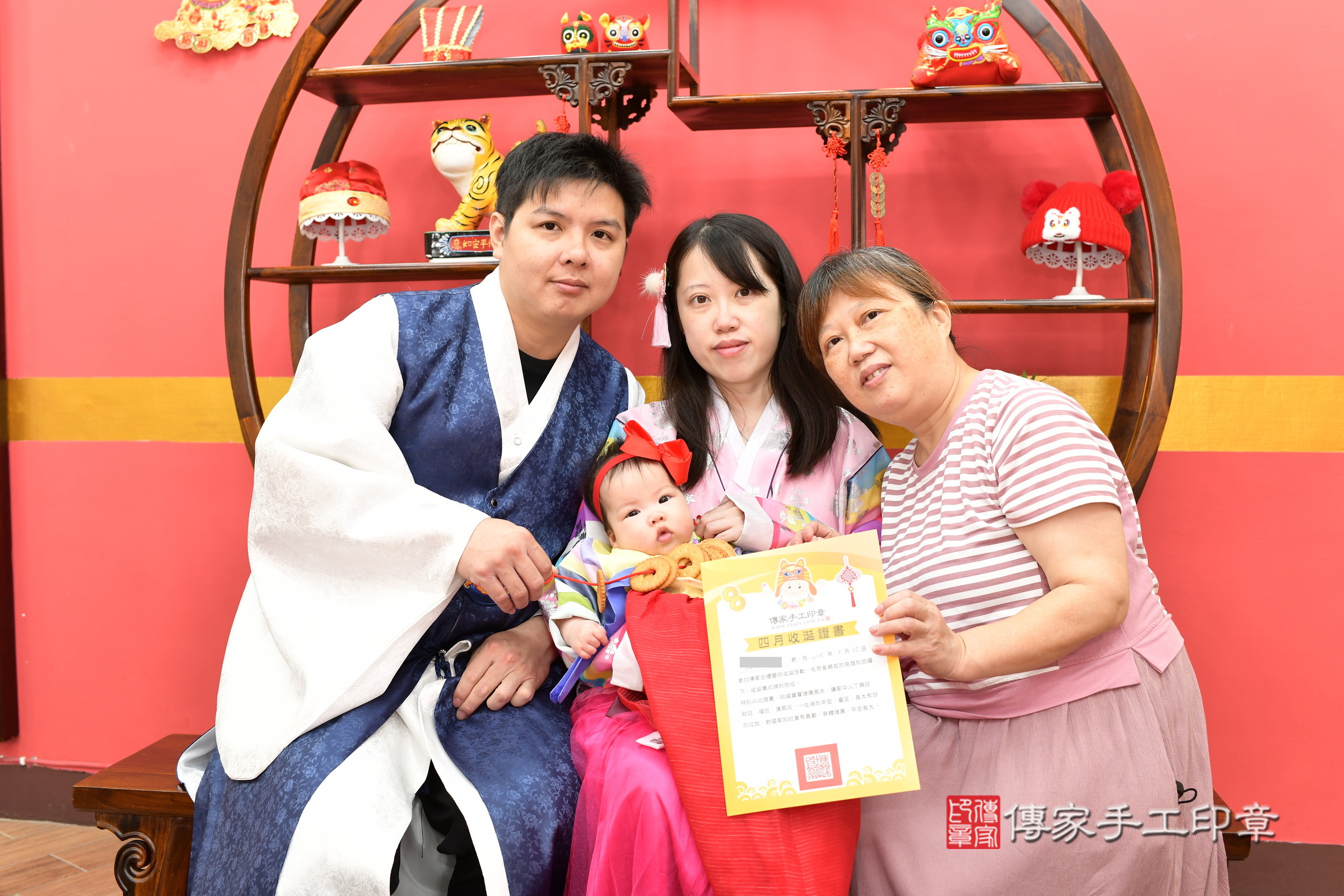 新北市永和區悅悅寶寶收涎推薦：傳家新北店收涎中國風會場，嬰兒古禮收涎收口水流程儀式、收涎吉祥話、收涎餅乾、收涎拍照。收涎證書。2025.5.25，照片11