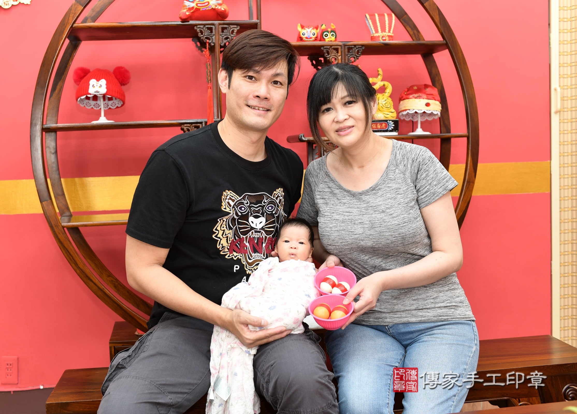 月月寶寶(新北市永和區嬰兒寶寶滿月剃頭理髮、嬰兒剃胎毛儀式吉祥話)。中國風會場，爸媽寶貝穿「日中韓」古裝禮服。專業拍照、證書。★購買「臍帶章、肚臍章、胎毛筆刷印章」贈送：剃頭、收涎、抓周，三選一。2025.5.14，照片4