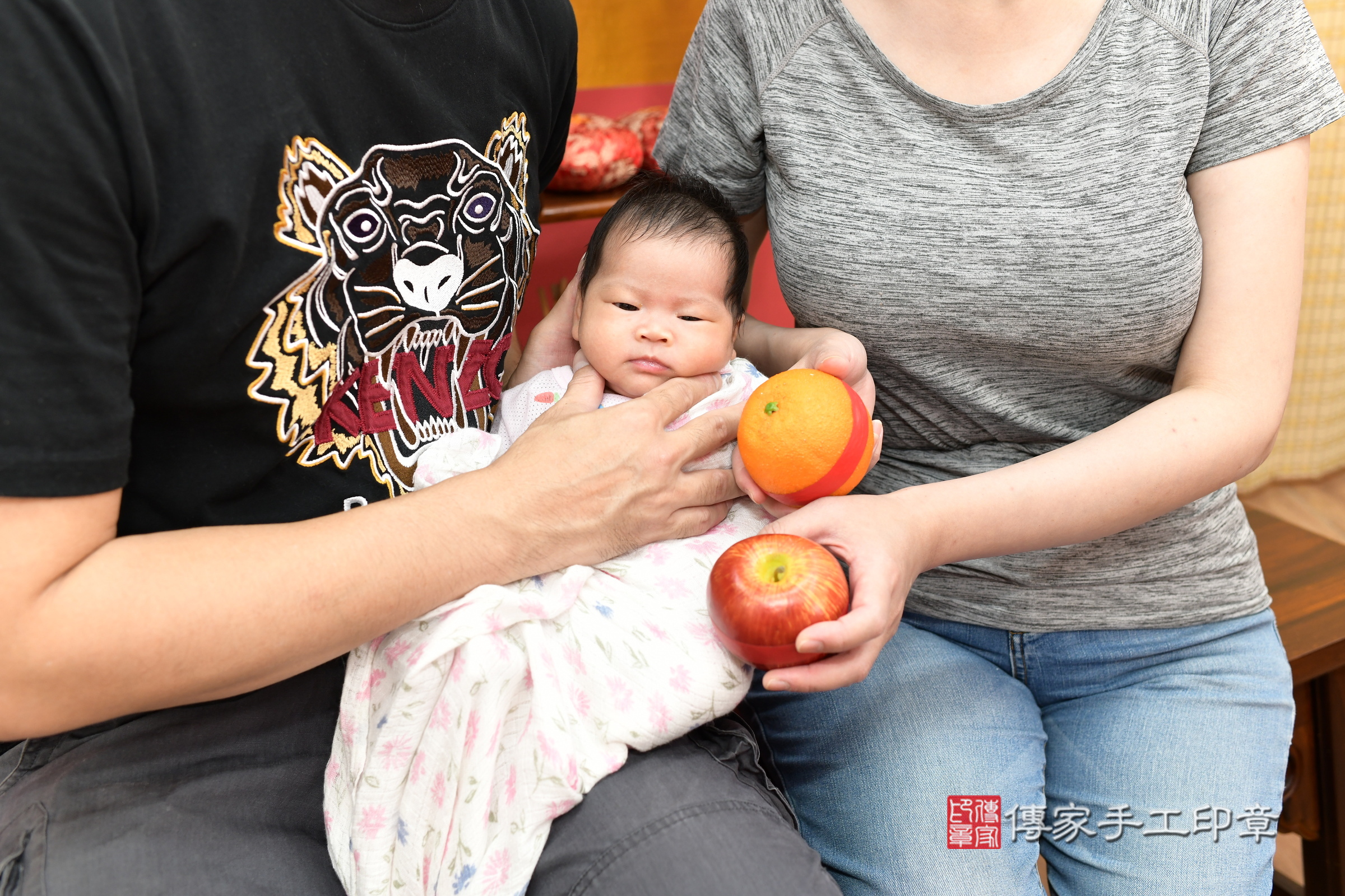 月月寶寶(新北市永和區嬰兒寶寶滿月剃頭理髮、嬰兒剃胎毛儀式吉祥話)。中國風會場，爸媽寶貝穿「日中韓」古裝禮服。專業拍照、證書。★購買「臍帶章、肚臍章、胎毛筆刷印章」贈送：剃頭、收涎、抓周，三選一。2025.5.14，照片9