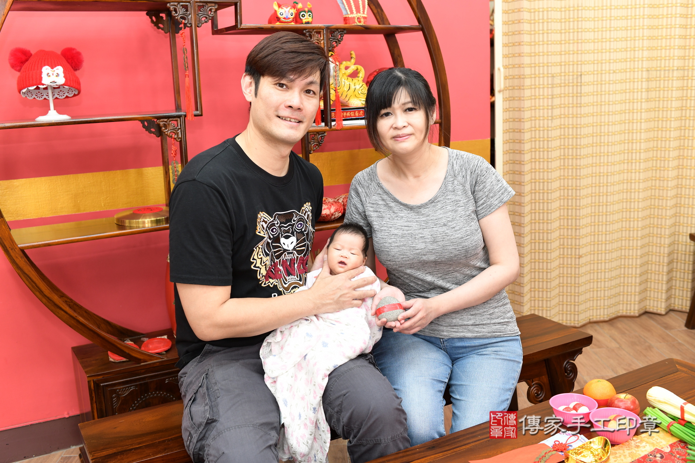 月月寶寶(新北市永和區嬰兒寶寶滿月剃頭理髮、嬰兒剃胎毛儀式吉祥話)。中國風會場，爸媽寶貝穿「日中韓」古裝禮服。專業拍照、證書。★購買「臍帶章、肚臍章、胎毛筆刷印章」贈送：剃頭、收涎、抓周，三選一。2025.5.14，照片15