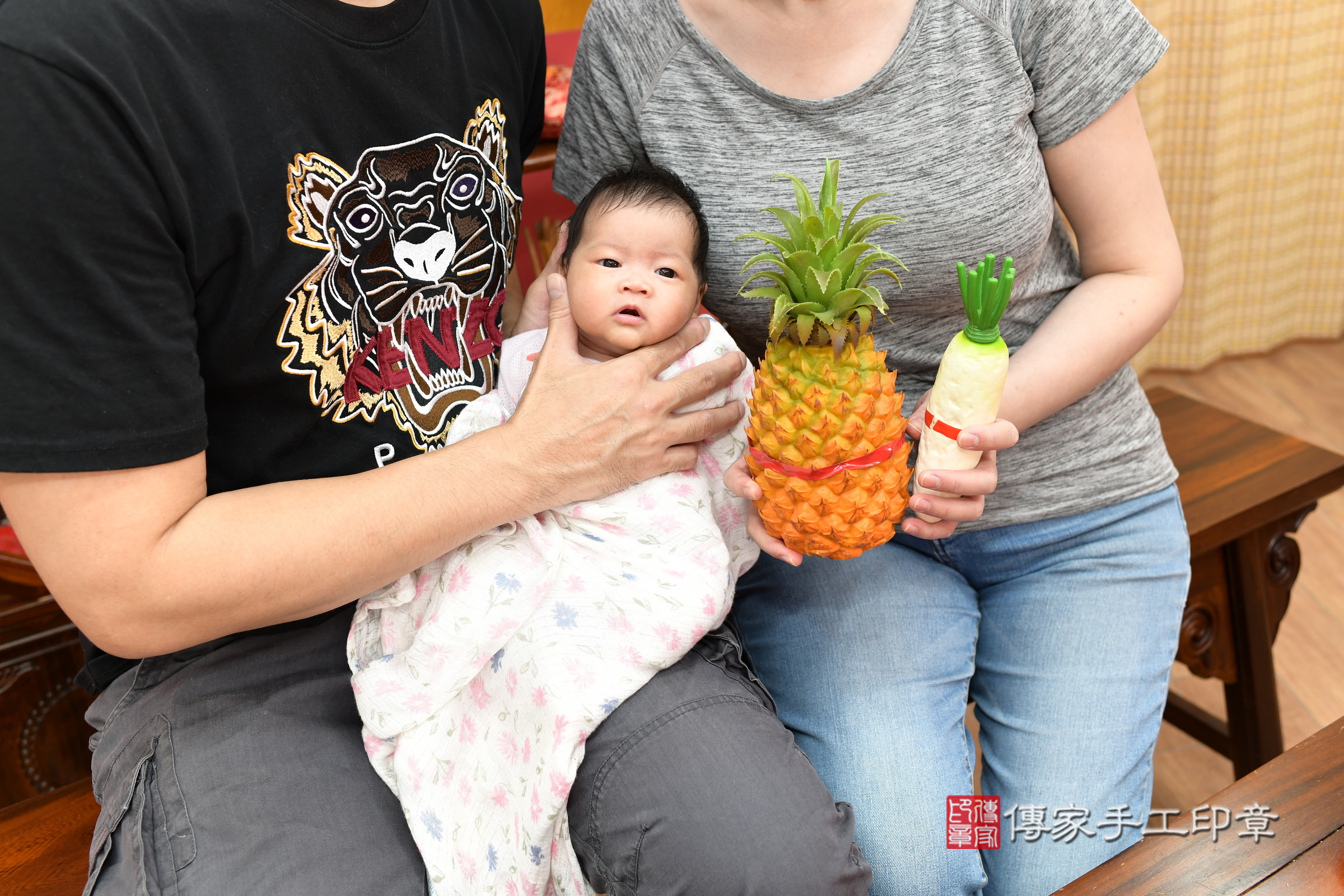 月月寶寶(新北市永和區嬰兒寶寶滿月剃頭理髮、嬰兒剃胎毛儀式吉祥話)。中國風會場，爸媽寶貝穿「日中韓」古裝禮服。專業拍照、證書。★購買「臍帶章、肚臍章、胎毛筆刷印章」贈送：剃頭、收涎、抓周，三選一。2025.5.14，照片12
