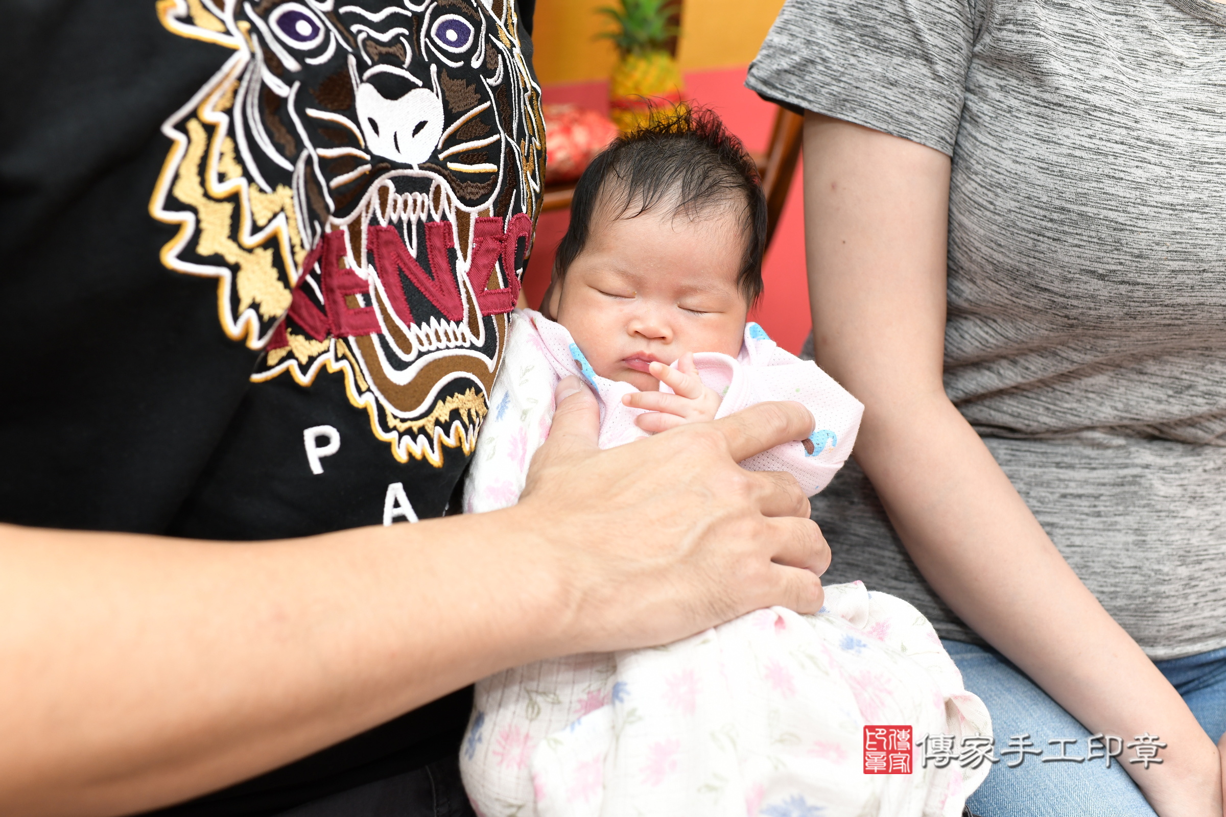 月月寶寶(新北市永和區嬰兒寶寶滿月剃頭理髮、嬰兒剃胎毛儀式吉祥話)。中國風會場，爸媽寶貝穿「日中韓」古裝禮服。專業拍照、證書。★購買「臍帶章、肚臍章、胎毛筆刷印章」贈送：剃頭、收涎、抓周，三選一。2025.5.14，照片2