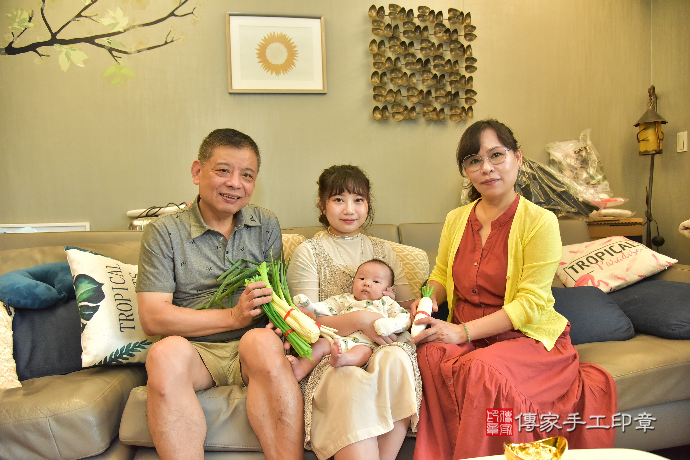 樂樂寶寶(新北市到府嬰兒樂樂寶寶滿月剃頭理髮、到府嬰兒剃胎毛儀式吉祥話)。到府剃頭剃胎毛主持、專業拍照、證書。★購買「臍帶章、肚臍章、胎毛筆刷印章」贈送：剃頭、收涎、抓周，三選一。2025.5.21，照片7