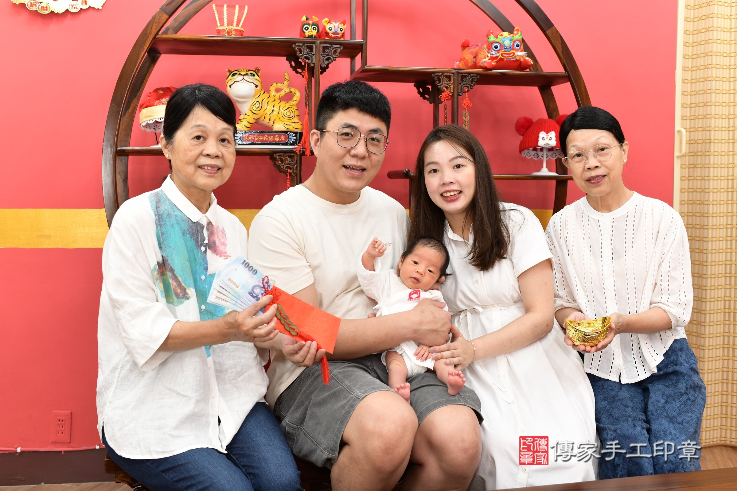 哲哲寶寶(新北市永和區嬰兒寶寶滿月剃頭理髮、嬰兒剃胎毛儀式吉祥話)。中國風會場，爸媽寶貝穿「日中韓」古裝禮服。專業拍照、證書。★購買「臍帶章、肚臍章、胎毛筆刷印章」贈送：剃頭、收涎、抓周，三選一。2025.5.23，照片8