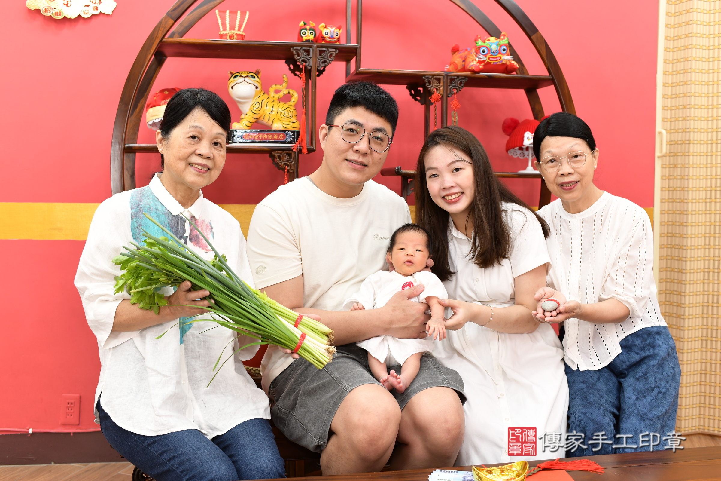 哲哲寶寶(新北市永和區嬰兒寶寶滿月剃頭理髮、嬰兒剃胎毛儀式吉祥話)。中國風會場，爸媽寶貝穿「日中韓」古裝禮服。專業拍照、證書。★購買「臍帶章、肚臍章、胎毛筆刷印章」贈送：剃頭、收涎、抓周，三選一。2025.5.23，照片6
