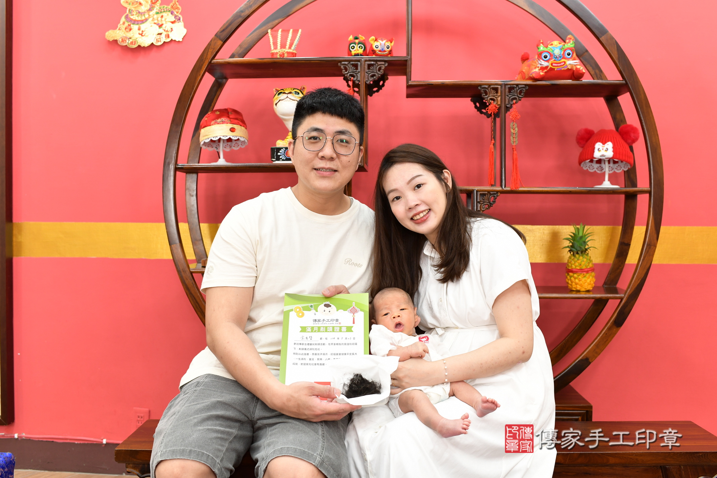 哲哲寶寶(新北市永和區嬰兒寶寶滿月剃頭理髮、嬰兒剃胎毛儀式吉祥話)。中國風會場，爸媽寶貝穿「日中韓」古裝禮服。專業拍照、證書。★購買「臍帶章、肚臍章、胎毛筆刷印章」贈送：剃頭、收涎、抓周，三選一。2025.5.23，照片10