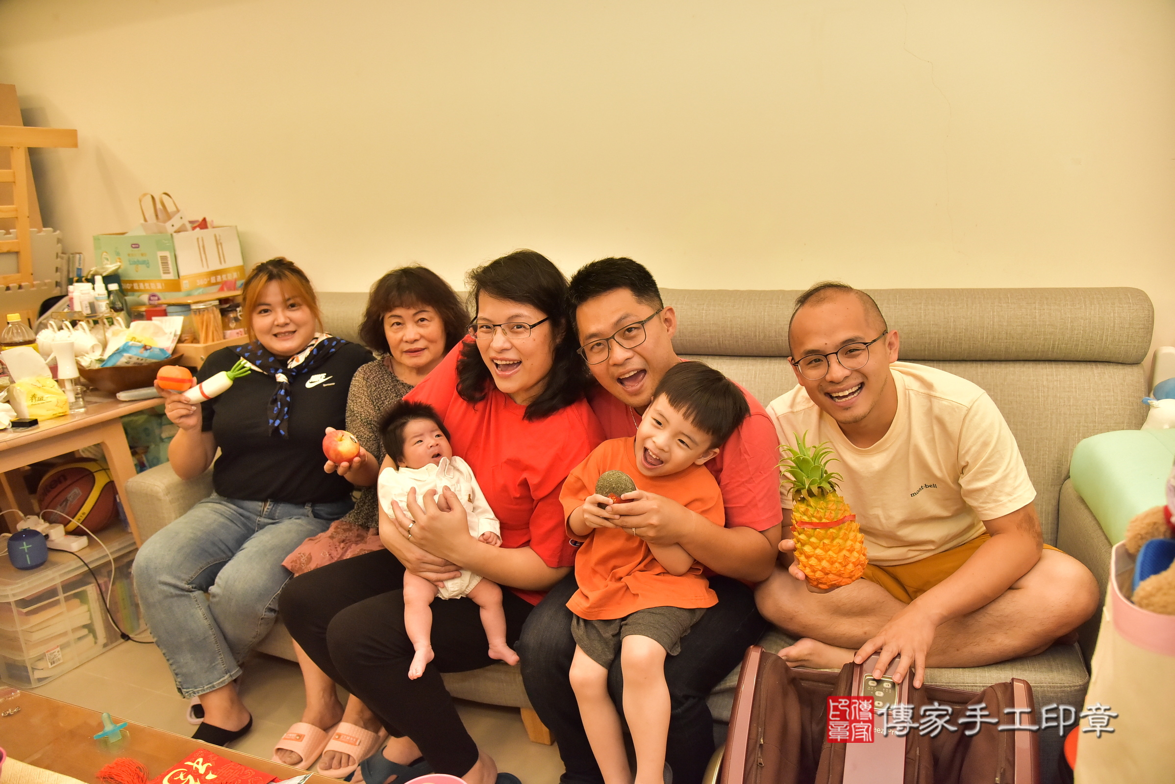 維維寶寶(新北市新店區到府嬰兒維維寶寶滿月剃頭理髮、到府嬰兒剃胎毛儀式吉祥話)。到府剃頭剃胎毛主持、專業拍照、證書。★購買「臍帶章、肚臍章、胎毛筆刷印章」贈送：剃頭、收涎、抓周，三選一。2025.5.24，照片6