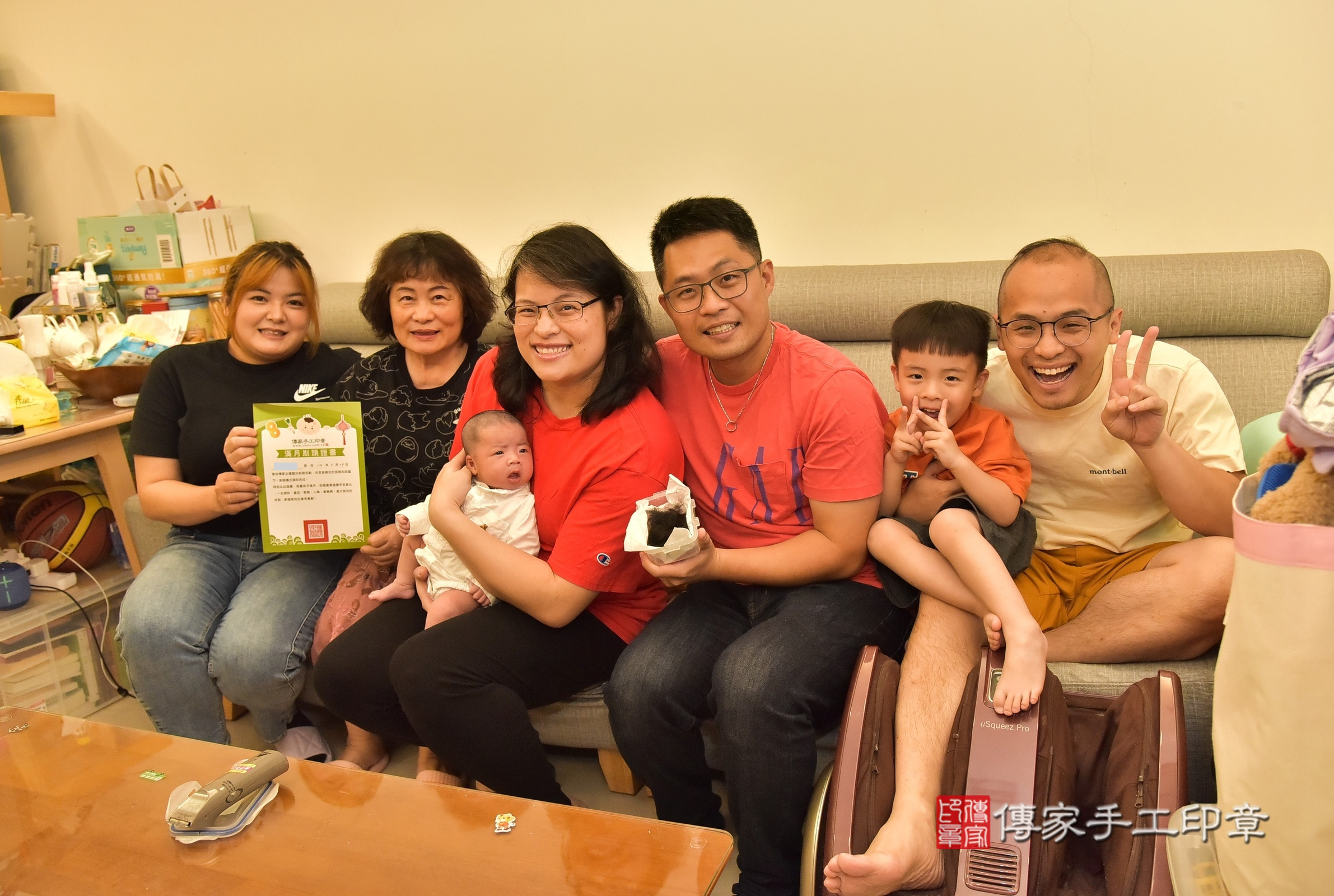 維維寶寶(新北市新店區到府嬰兒維維寶寶滿月剃頭理髮、到府嬰兒剃胎毛儀式吉祥話)。到府剃頭剃胎毛主持、專業拍照、證書。★購買「臍帶章、肚臍章、胎毛筆刷印章」贈送：剃頭、收涎、抓周，三選一。2025.5.24，照片18