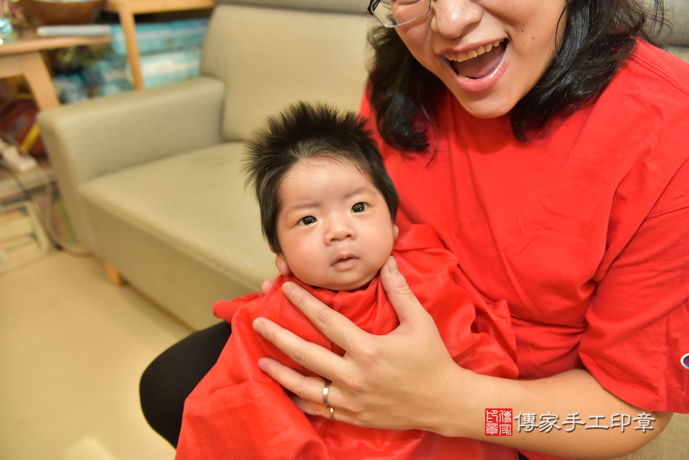 維維寶寶(新北市新店區到府嬰兒維維寶寶滿月剃頭理髮、到府嬰兒剃胎毛儀式吉祥話)。到府剃頭剃胎毛主持、專業拍照、證書。★購買「臍帶章、肚臍章、胎毛筆刷印章」贈送：剃頭、收涎、抓周，三選一。2025.5.24，照片15
