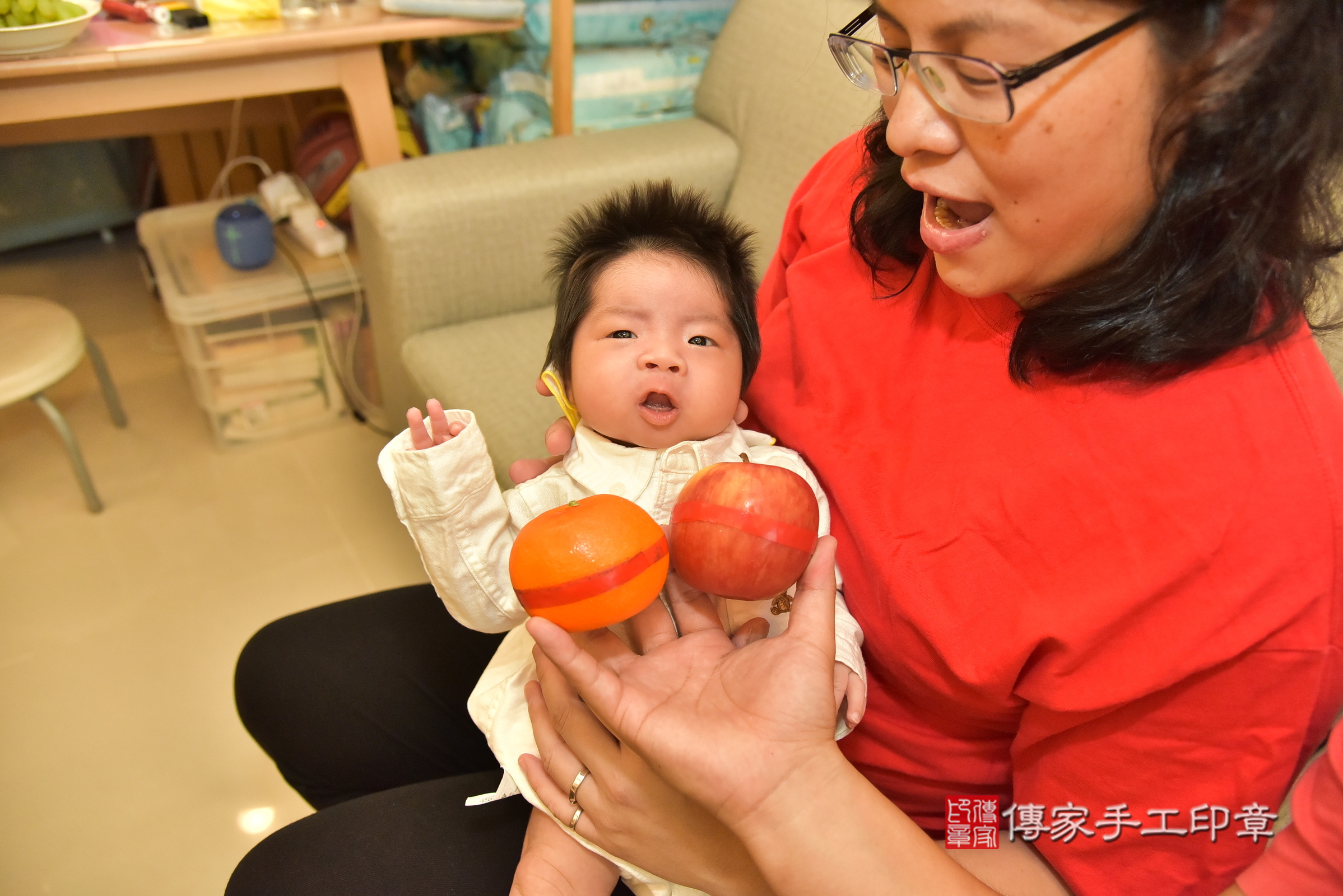 維維寶寶(新北市新店區到府嬰兒維維寶寶滿月剃頭理髮、到府嬰兒剃胎毛儀式吉祥話)。到府剃頭剃胎毛主持、專業拍照、證書。★購買「臍帶章、肚臍章、胎毛筆刷印章」贈送：剃頭、收涎、抓周，三選一。2025.5.24，照片12