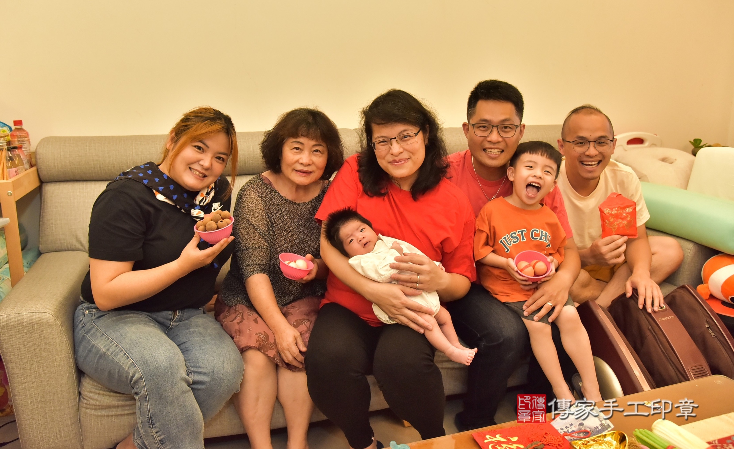 維維寶寶(新北市新店區到府嬰兒維維寶寶滿月剃頭理髮、到府嬰兒剃胎毛儀式吉祥話)。到府剃頭剃胎毛主持、專業拍照、證書。★購買「臍帶章、肚臍章、胎毛筆刷印章」贈送：剃頭、收涎、抓周，三選一。2025.5.24，照片4