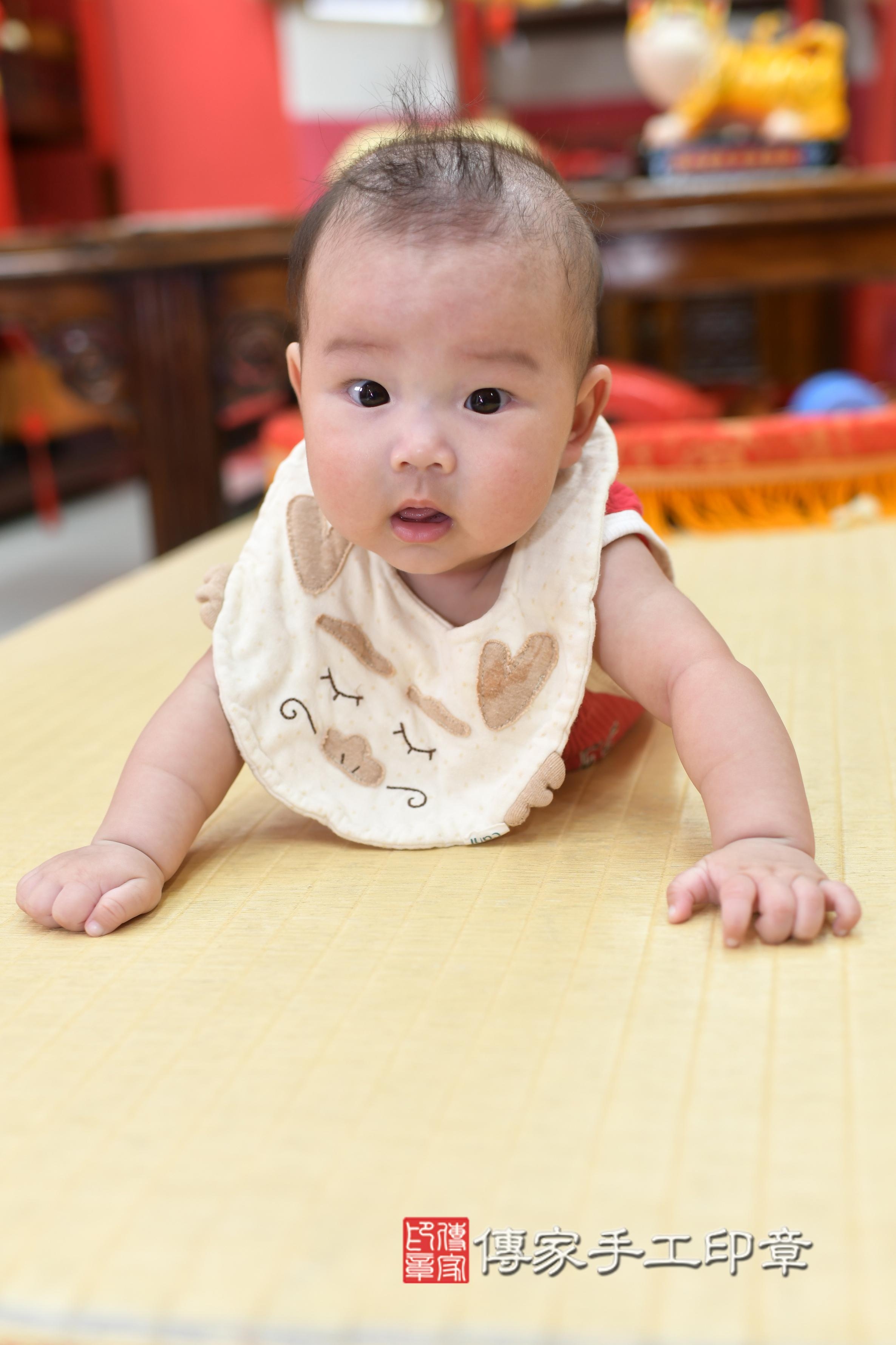 傳家手工印章高雄店、抓周、度脺、中國風會場、傳家嬰兒古禮、吉祥話、抓周道具物品24種、拍照。抓周證書。寶寶抓周、滿周歲、生日快樂、祝福