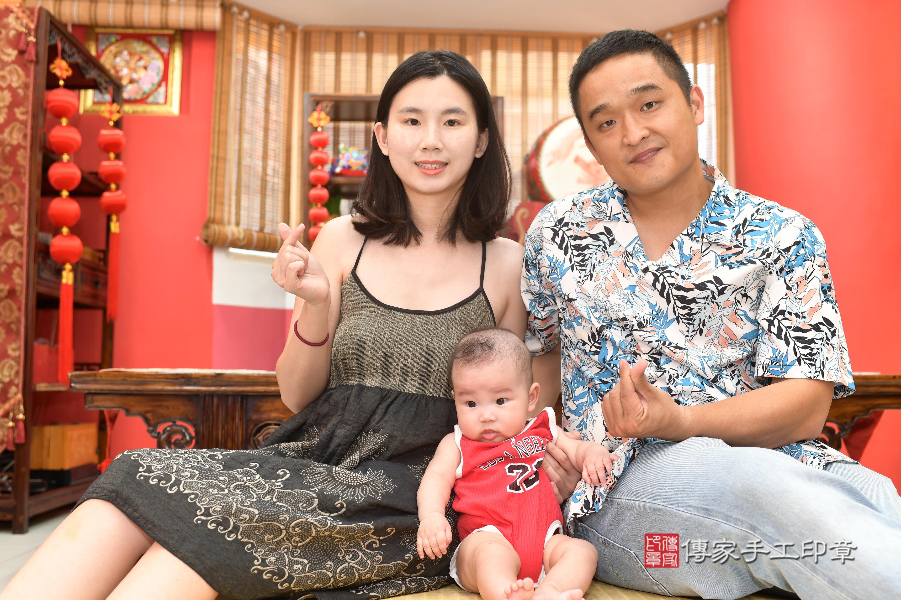 傳家手工印章高雄店、抓周、度脺、中國風會場、傳家嬰兒古禮、吉祥話、抓周道具物品24種、拍照。抓周證書。寶寶抓周、滿周歲、生日快樂、祝福
