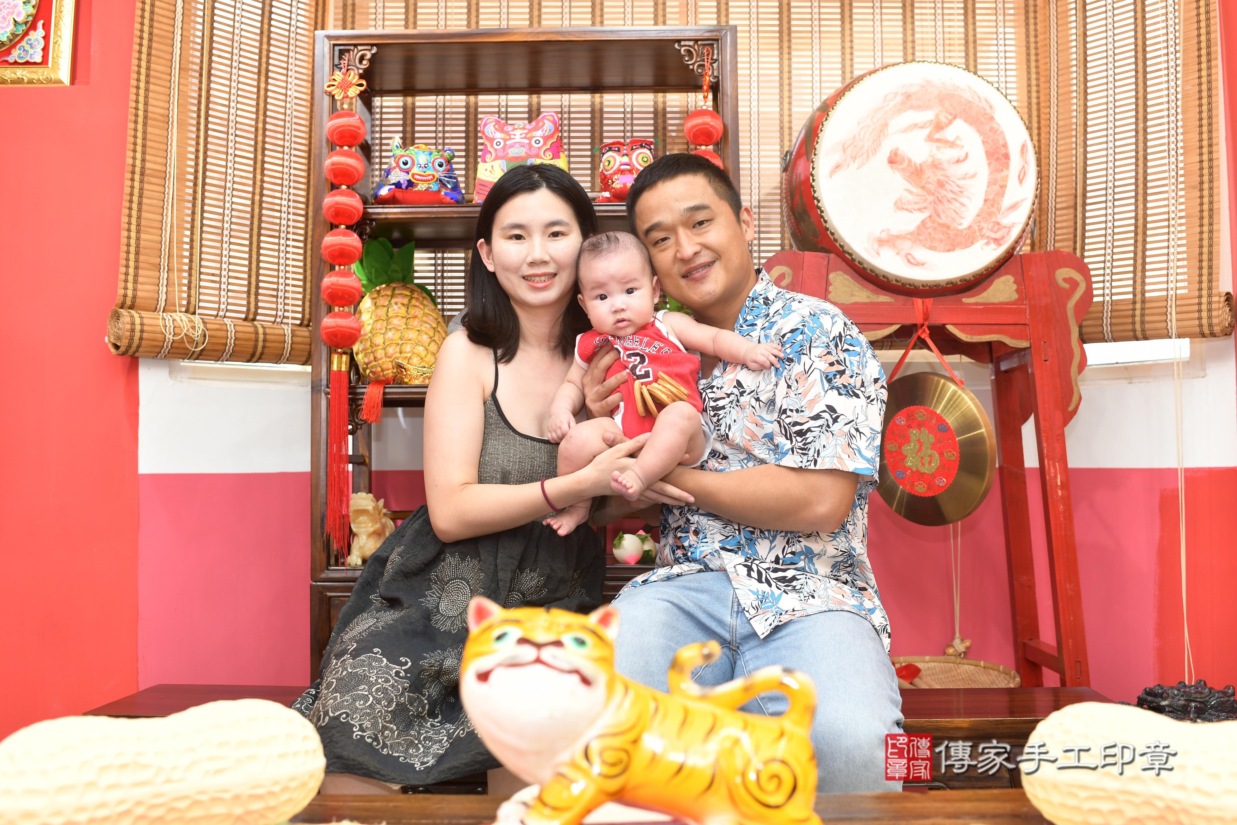 傳家手工印章高雄店、抓周、度脺、中國風會場、傳家嬰兒古禮、吉祥話、抓周道具物品24種、拍照。抓周證書。寶寶抓周、滿周歲、生日快樂、祝福