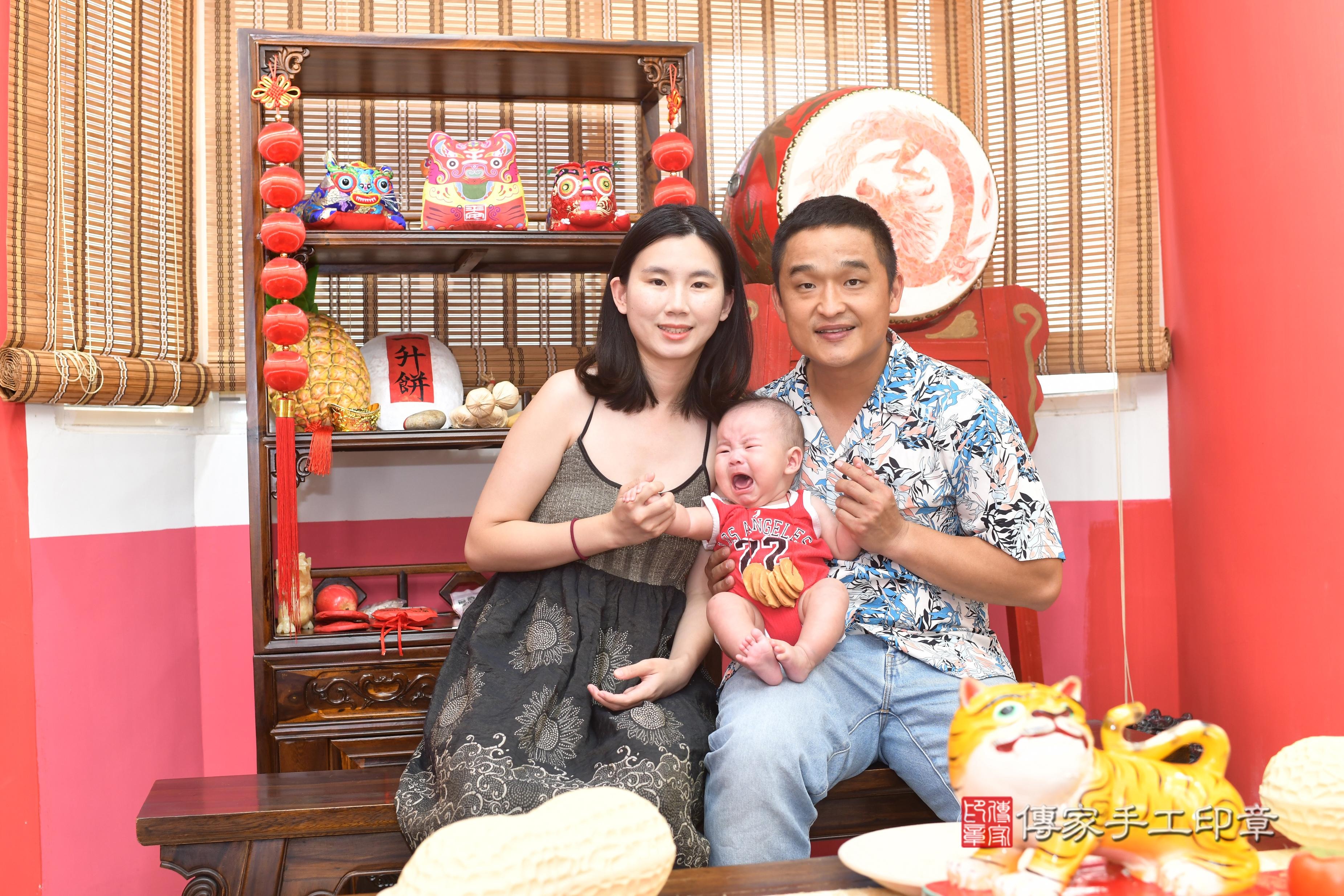 傳家手工印章高雄店、抓周、度脺、中國風會場、傳家嬰兒古禮、吉祥話、抓周道具物品24種、拍照。抓周證書。寶寶抓周、滿周歲、生日快樂、祝福