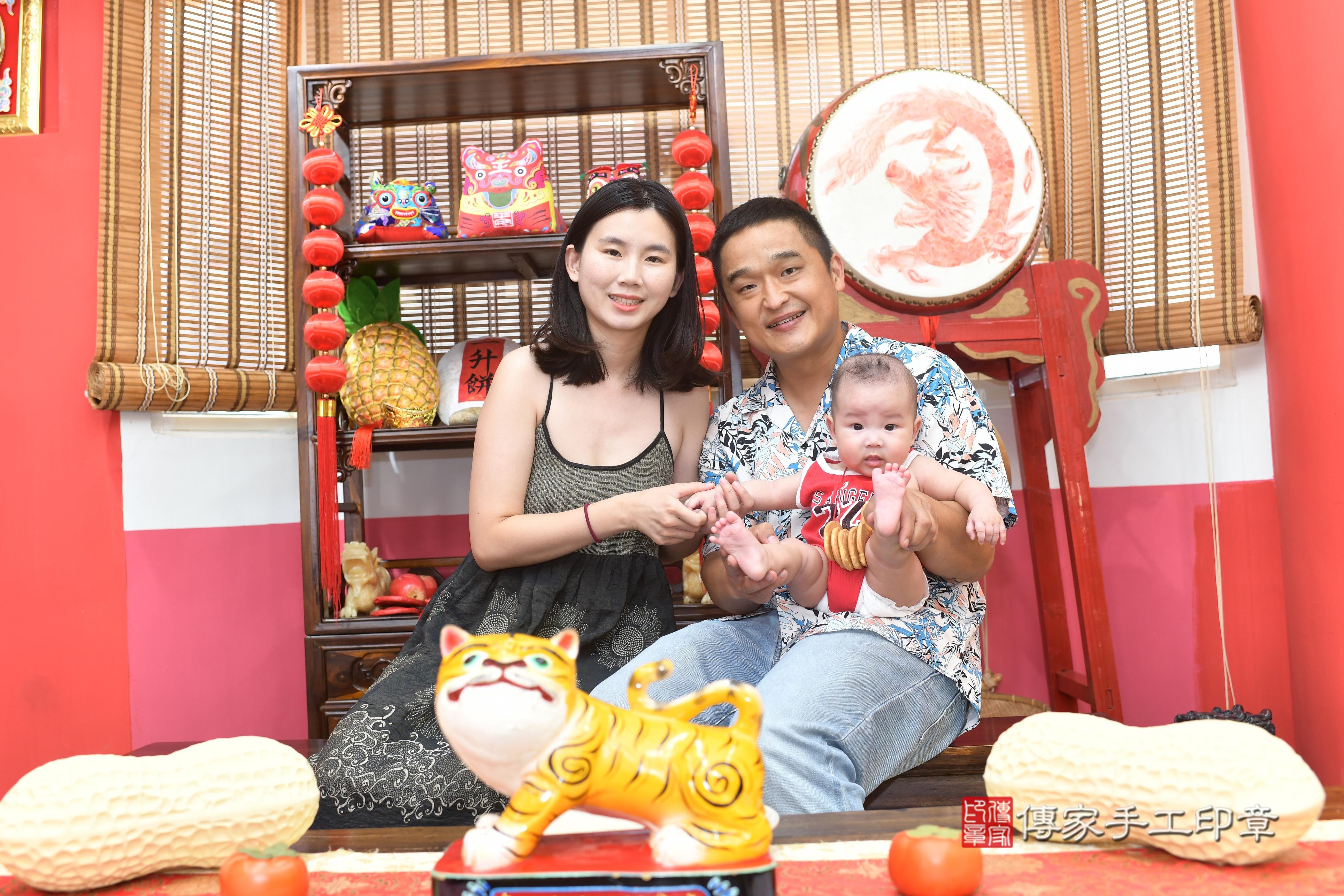 傳家手工印章高雄店、抓周、度脺、中國風會場、傳家嬰兒古禮、吉祥話、抓周道具物品24種、拍照。抓周證書。寶寶抓周、滿周歲、生日快樂、祝福