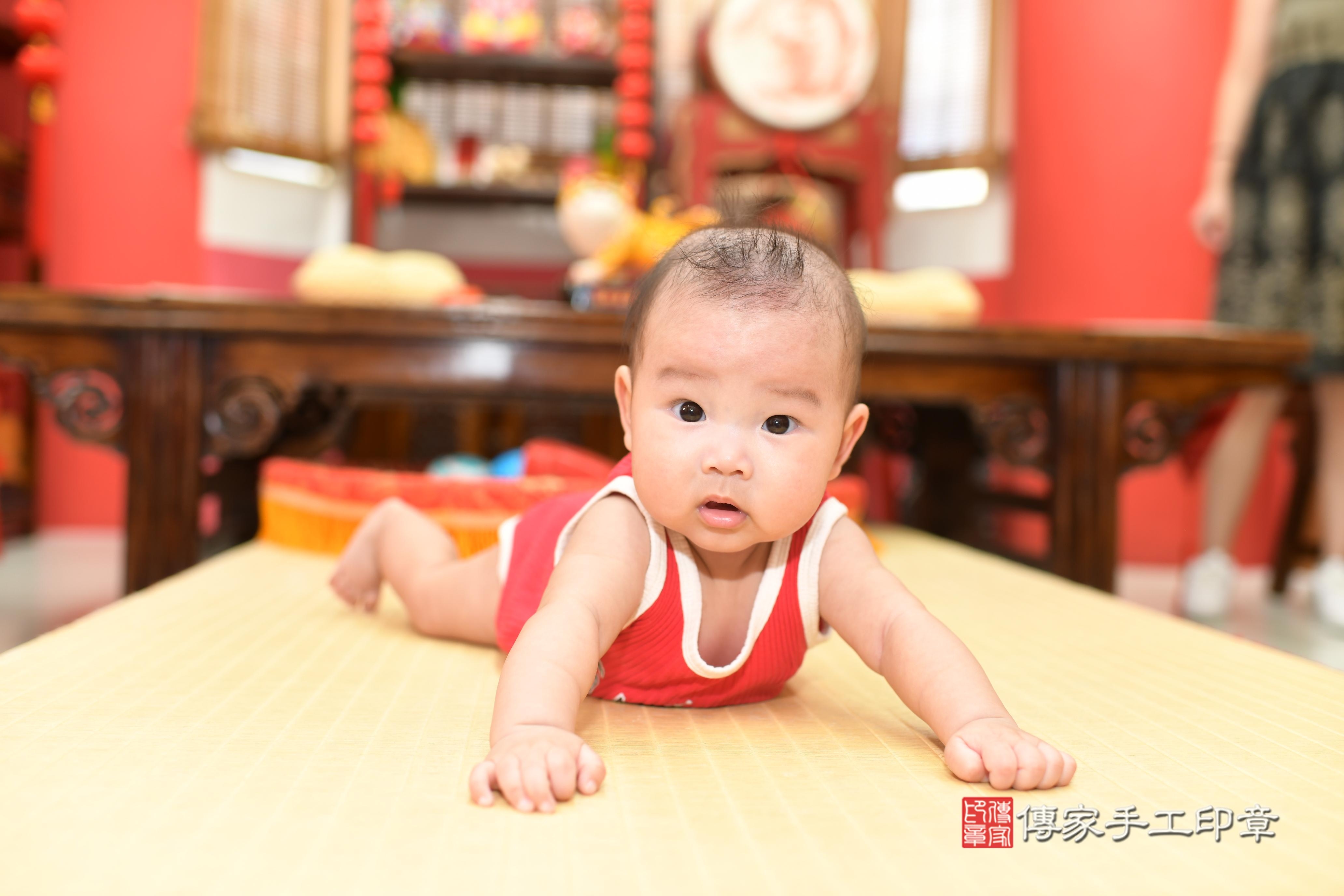 傳家手工印章高雄店、抓周、度脺、中國風會場、傳家嬰兒古禮、吉祥話、抓周道具物品24種、拍照。抓周證書。寶寶抓周、滿周歲、生日快樂、祝福