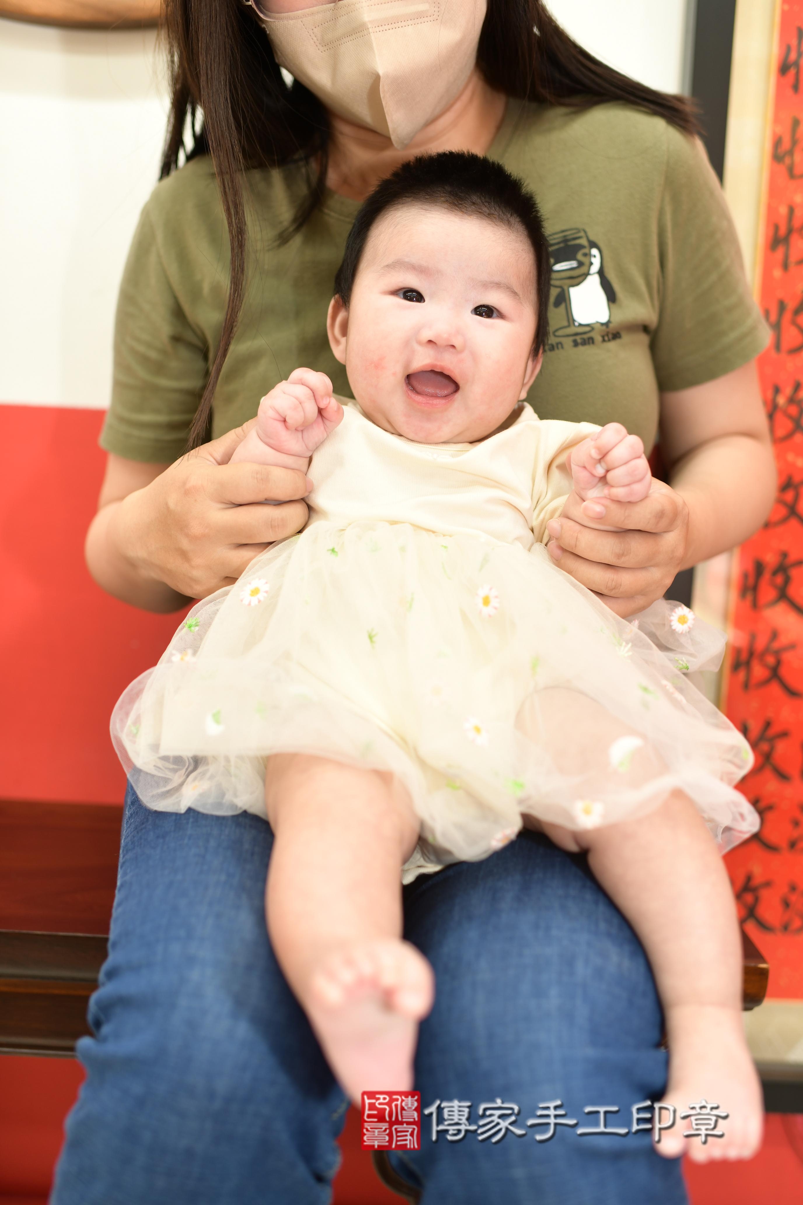 傳家手工印章高雄店、抓周、度脺、中國風會場、傳家嬰兒古禮、吉祥話、抓周道具物品24種、拍照。抓周證書。寶寶抓周、滿周歲、生日快樂、祝福