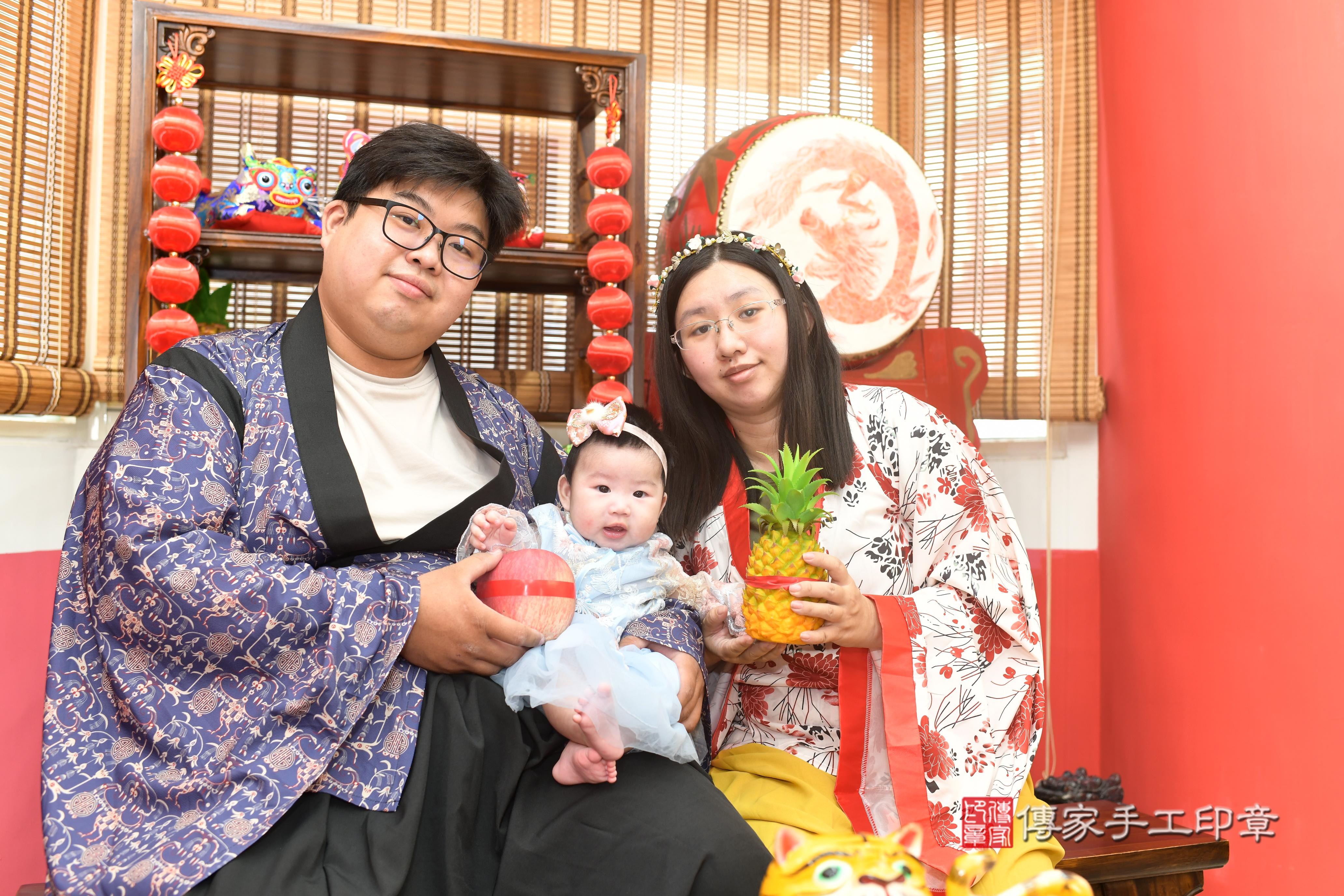 傳家手工印章高雄店、抓周、度脺、中國風會場、傳家嬰兒古禮、吉祥話、抓周道具物品24種、拍照。抓周證書。寶寶抓周、滿周歲、生日快樂、祝福