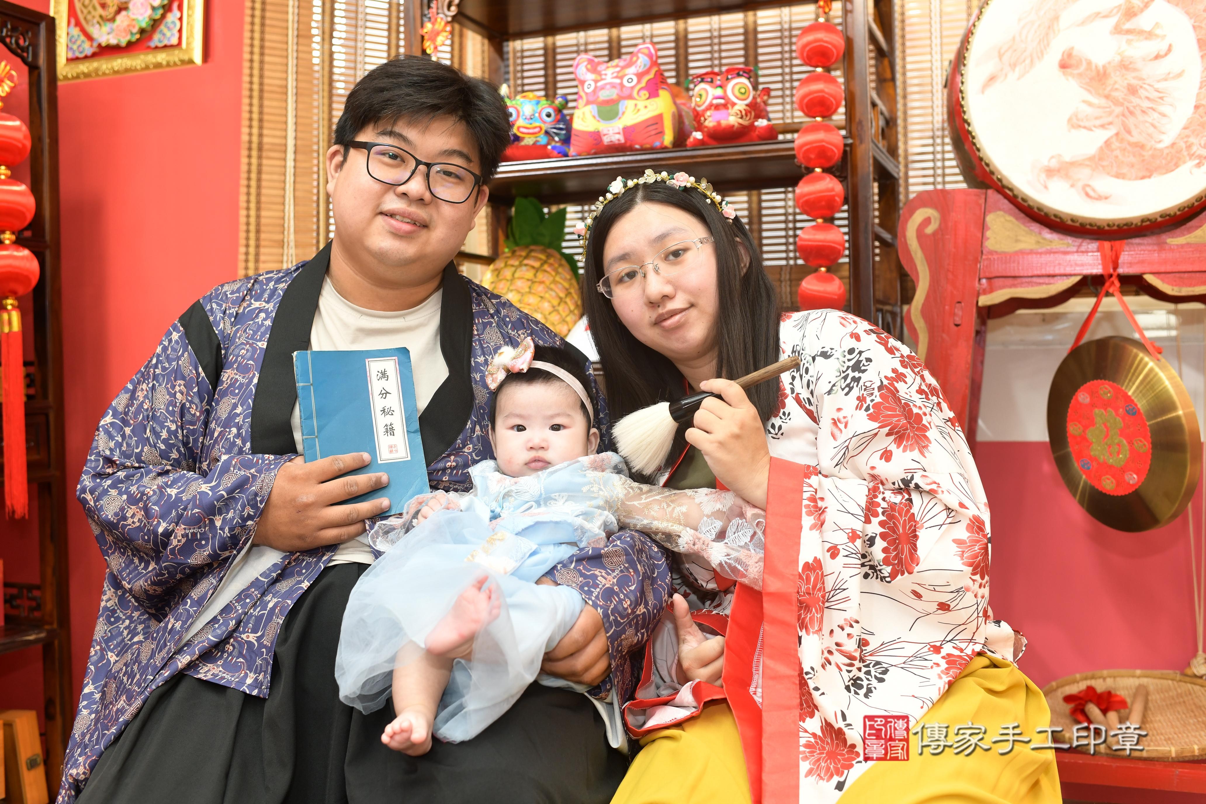 傳家手工印章高雄店、抓周、度脺、中國風會場、傳家嬰兒古禮、吉祥話、抓周道具物品24種、拍照。抓周證書。寶寶抓周、滿周歲、生日快樂、祝福