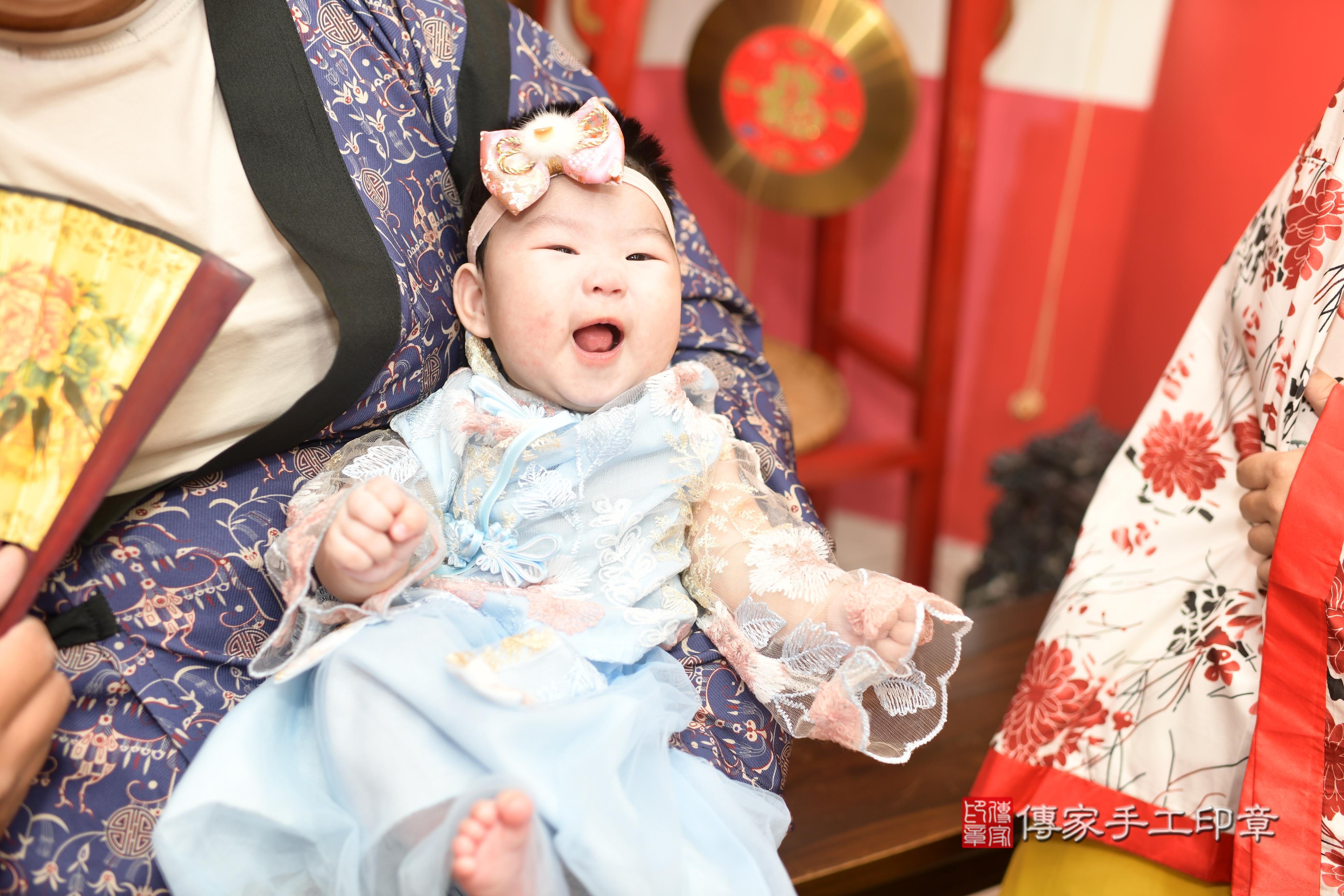 傳家手工印章高雄店、抓周、度脺、中國風會場、傳家嬰兒古禮、吉祥話、抓周道具物品24種、拍照。抓周證書。寶寶抓周、滿周歲、生日快樂、祝福