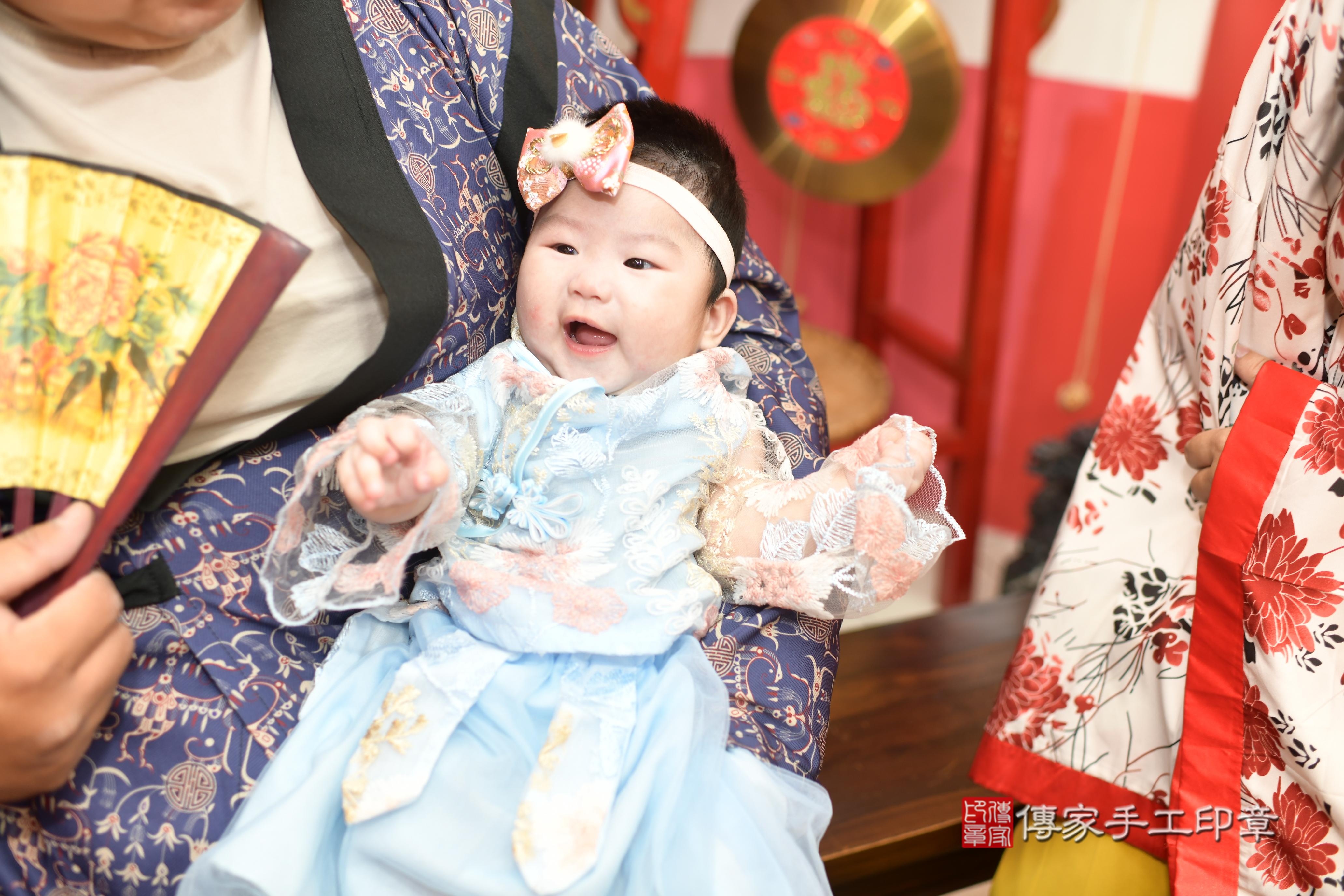 傳家手工印章高雄店、抓周、度脺、中國風會場、傳家嬰兒古禮、吉祥話、抓周道具物品24種、拍照。抓周證書。寶寶抓周、滿周歲、生日快樂、祝福