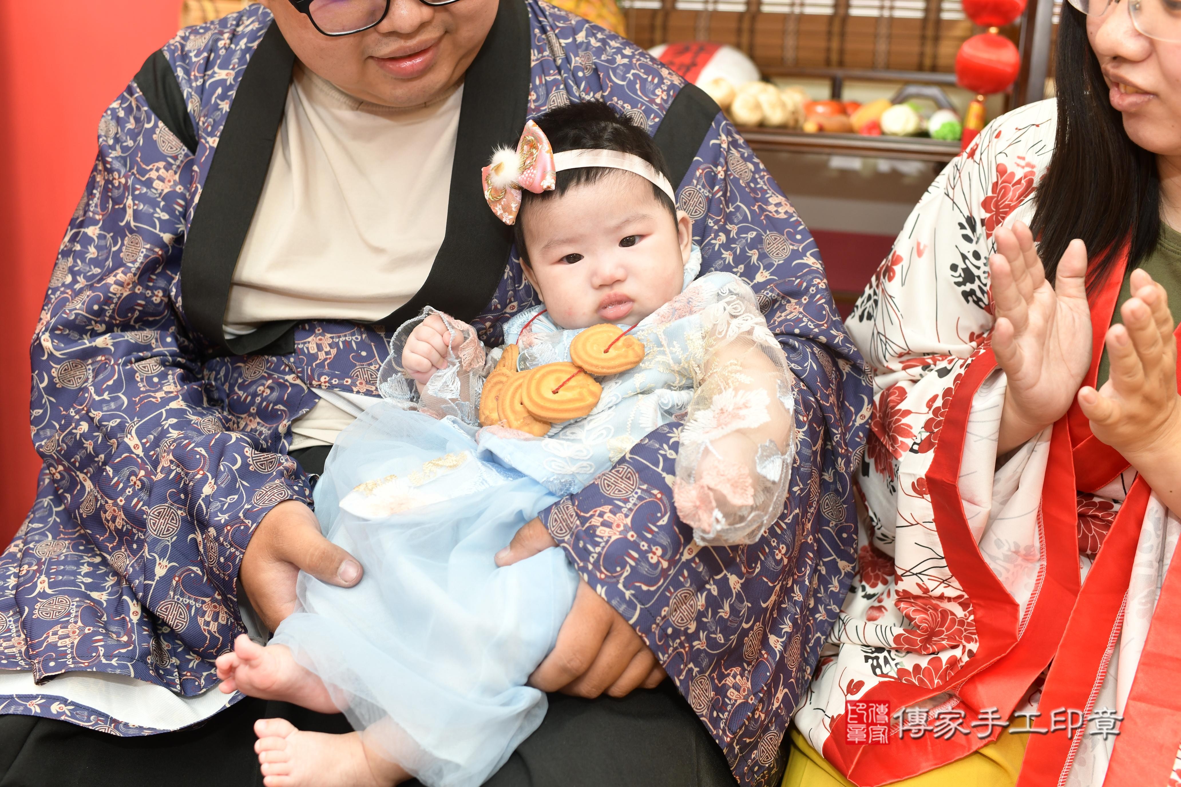 傳家手工印章高雄店、抓周、度脺、中國風會場、傳家嬰兒古禮、吉祥話、抓周道具物品24種、拍照。抓周證書。寶寶抓周、滿周歲、生日快樂、祝福