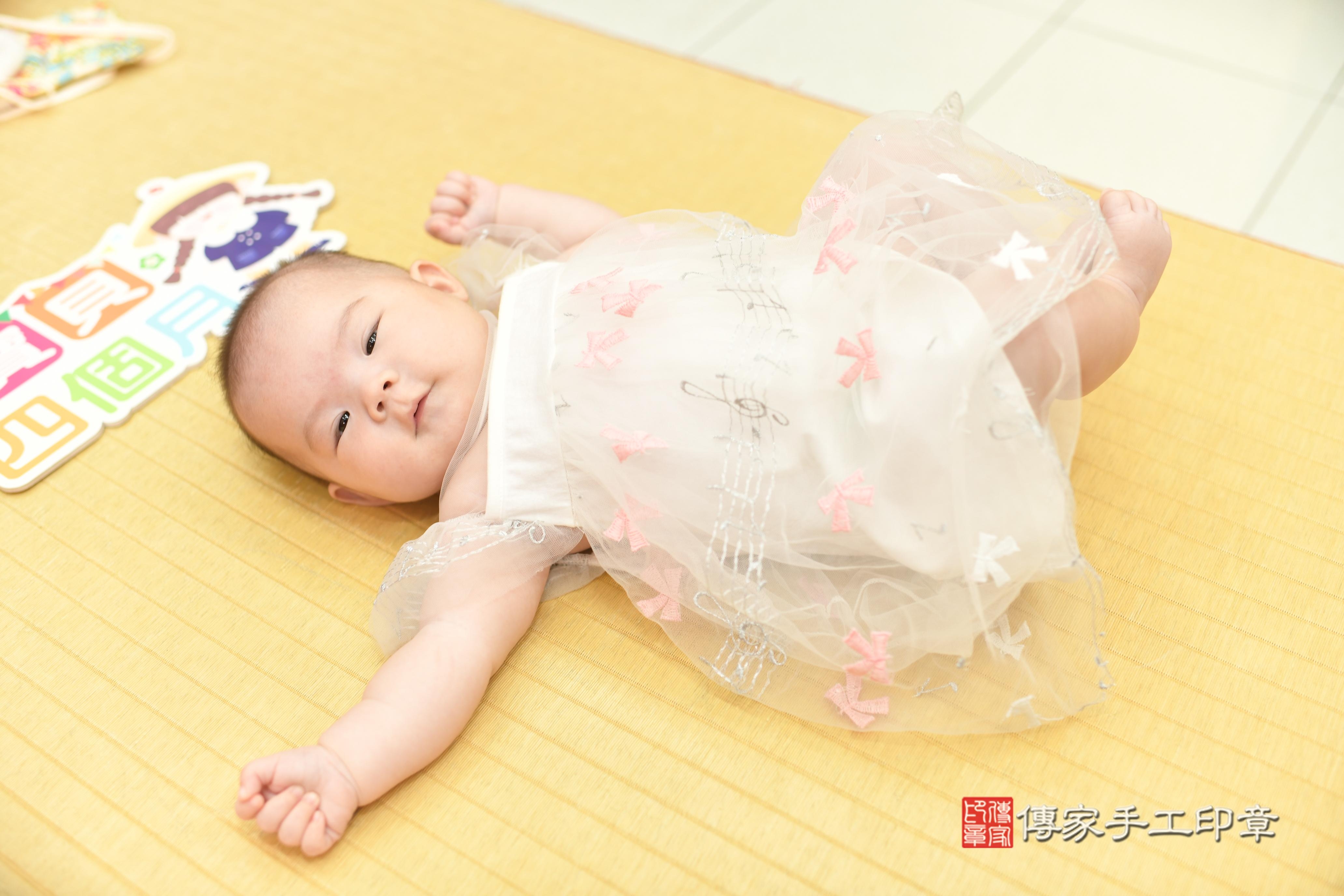 傳家手工印章高雄店、抓周、度脺、中國風會場、傳家嬰兒古禮、吉祥話、抓周道具物品24種、拍照。抓周證書。寶寶抓周、滿周歲、生日快樂、祝福