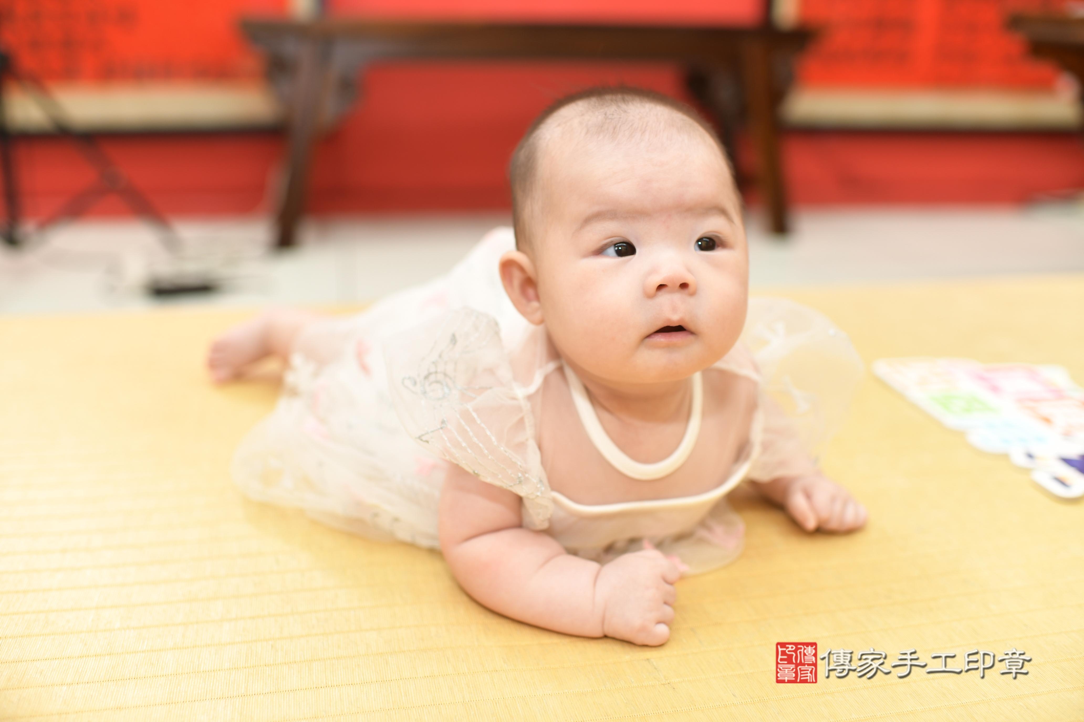 傳家手工印章高雄店、抓周、度脺、中國風會場、傳家嬰兒古禮、吉祥話、抓周道具物品24種、拍照。抓周證書。寶寶抓周、滿周歲、生日快樂、祝福