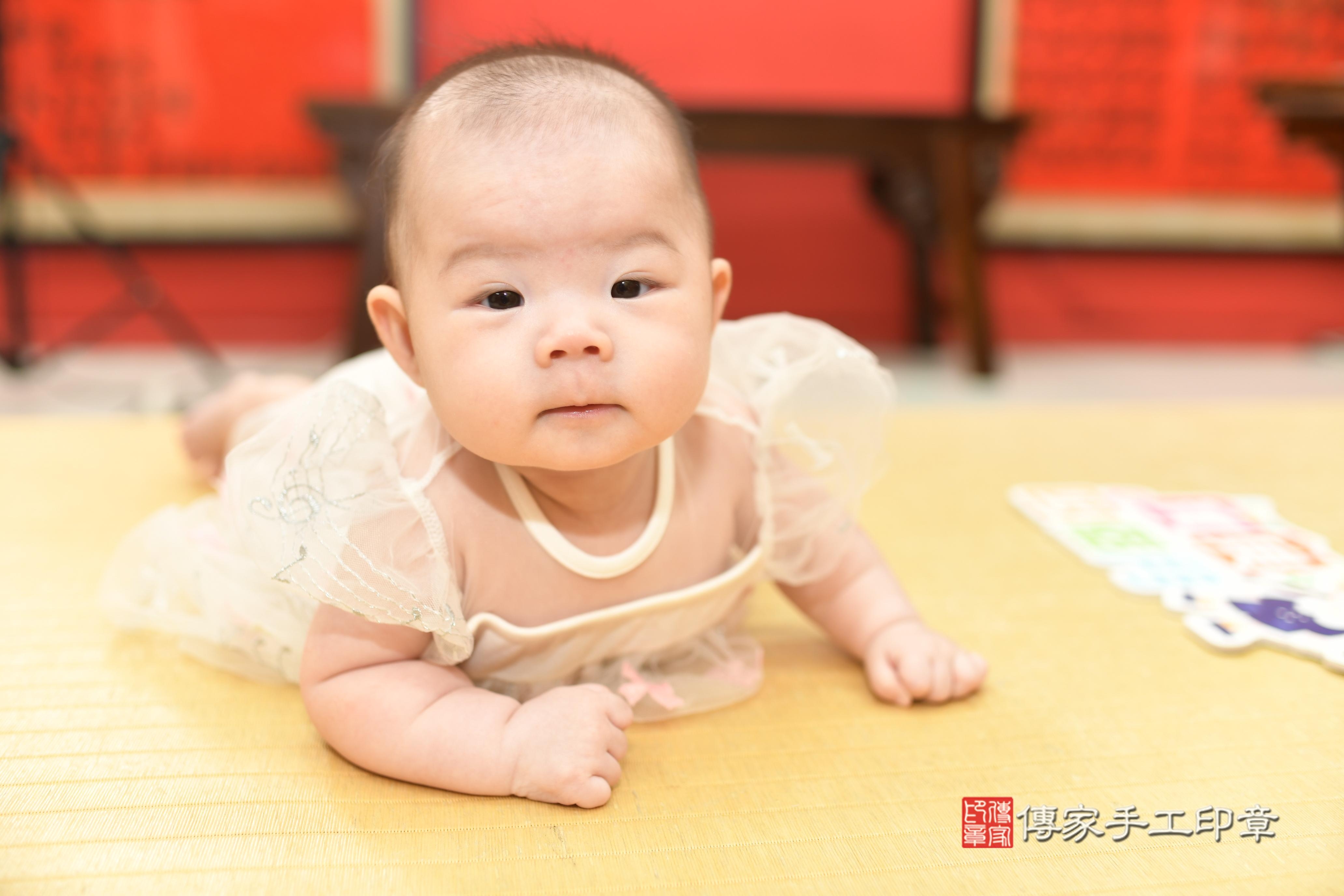 傳家手工印章高雄店、抓周、度脺、中國風會場、傳家嬰兒古禮、吉祥話、抓周道具物品24種、拍照。抓周證書。寶寶抓周、滿周歲、生日快樂、祝福